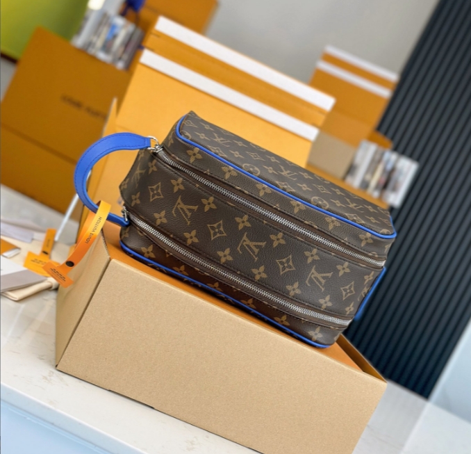 Louis Vuitton Dopp Kit      M46763 - DopestKickz