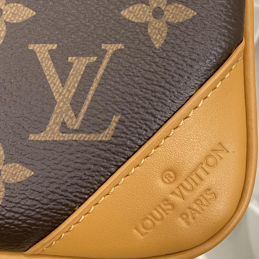 Louis Vuitton Trio Messenger    M46694 - DopestKickz