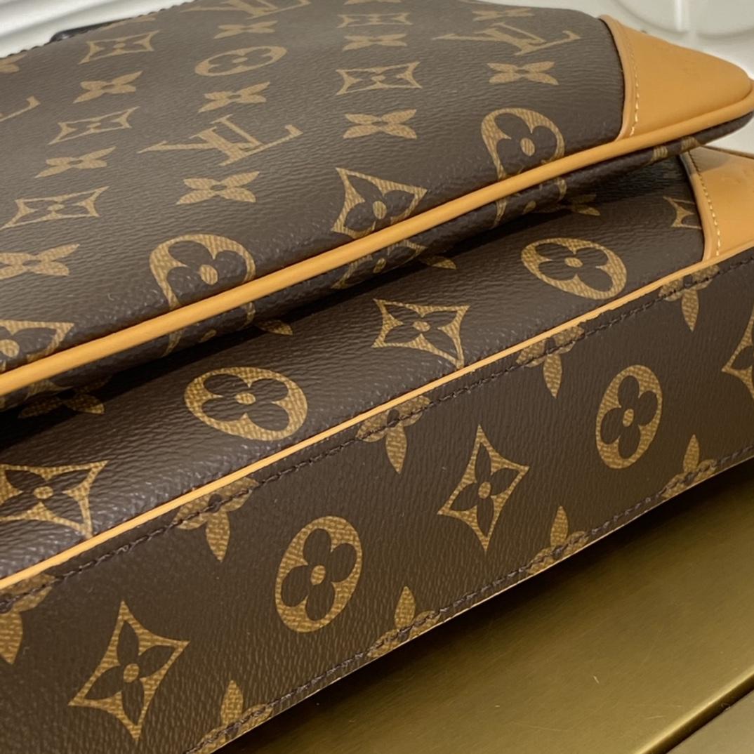 Louis Vuitton Trio Messenger    M46694 - DopestKickz