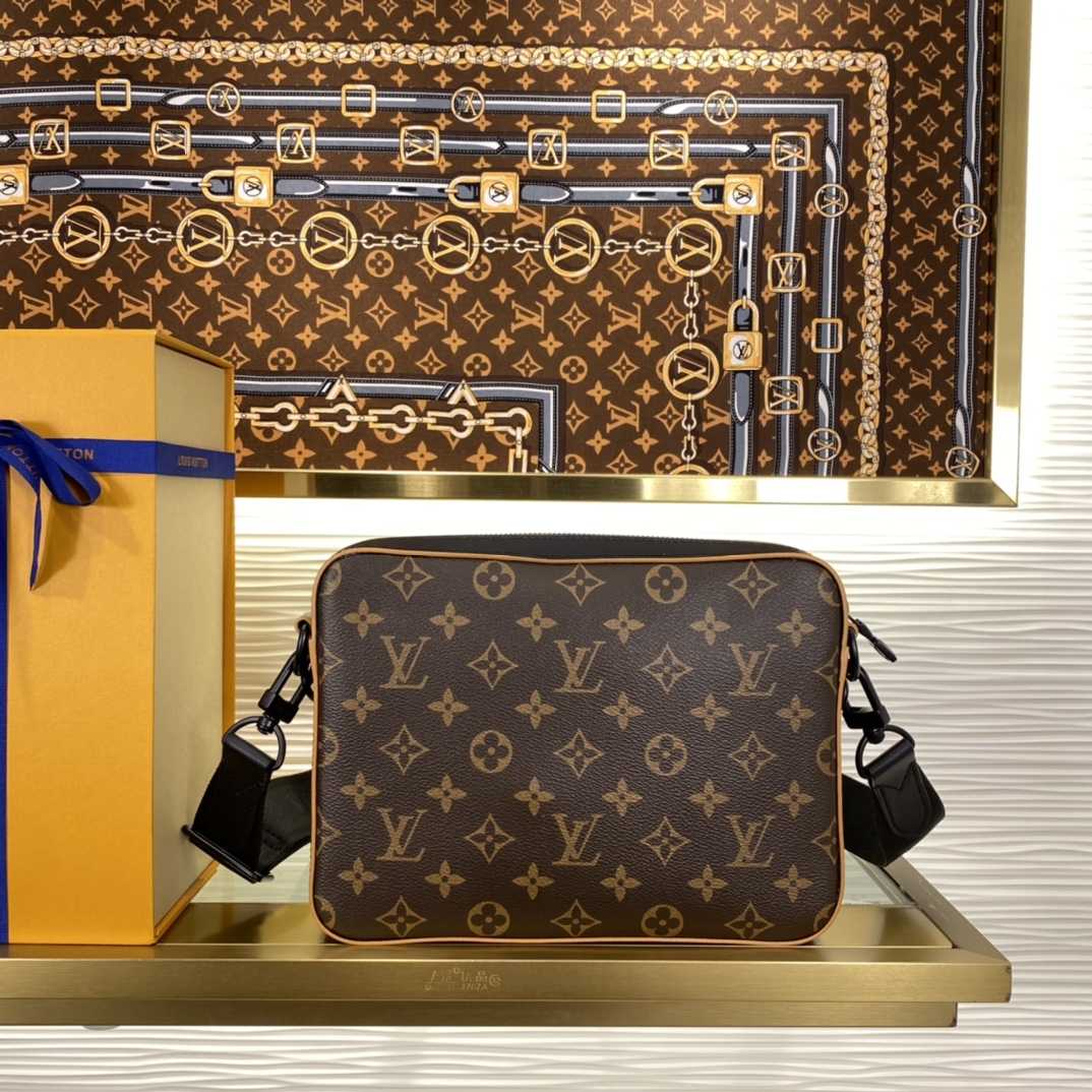 Louis Vuitton Trio Messenger    M46694 - DopestKickz