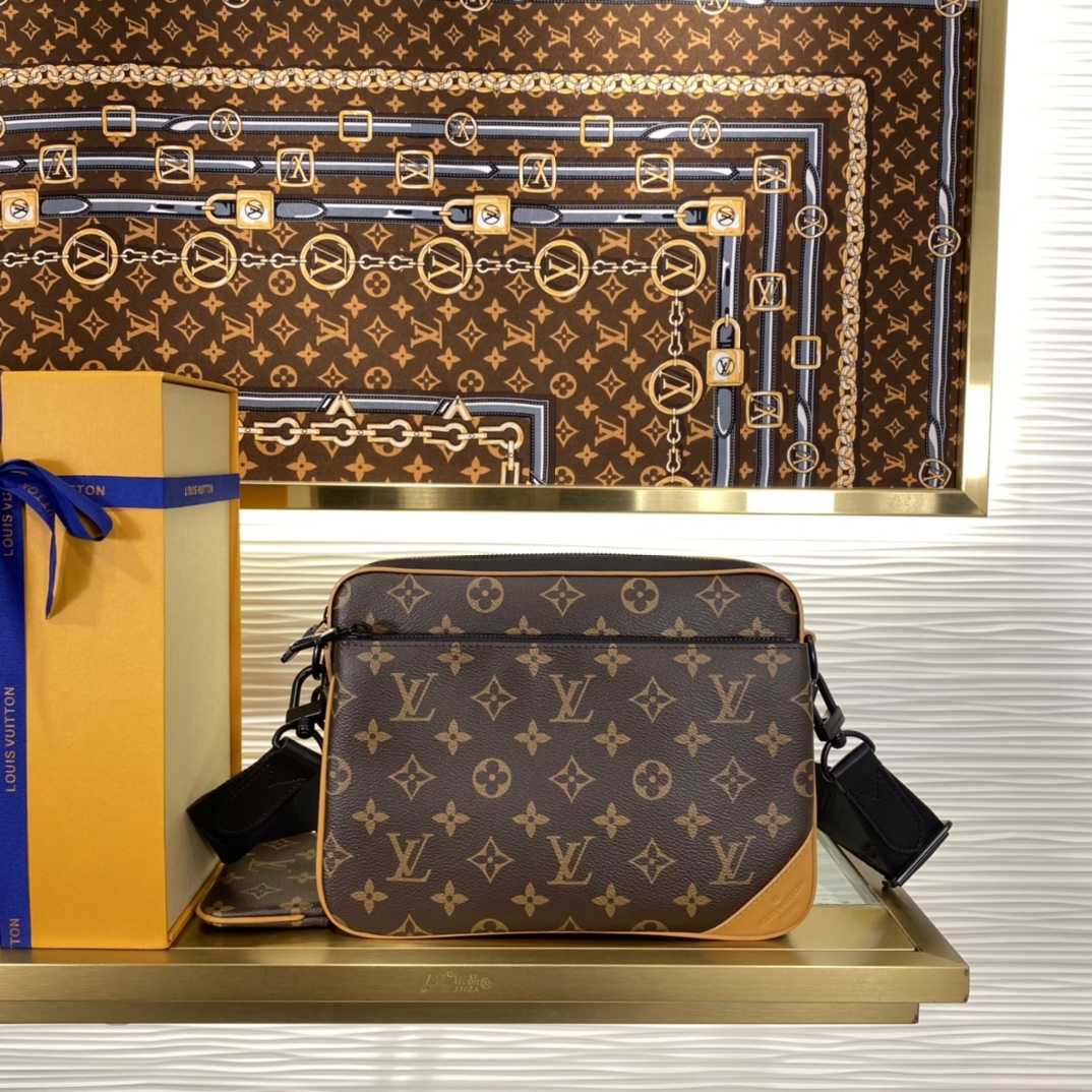 Louis Vuitton Trio Messenger    M46694 - DopestKickz