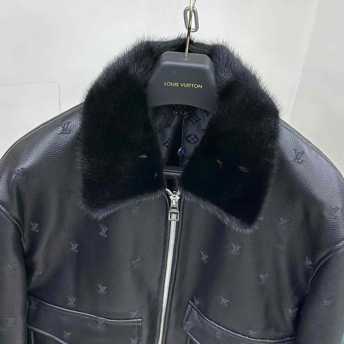 Louis Vuitton Leather Aviator Mink Collar    1AFIPA - DopestKickz