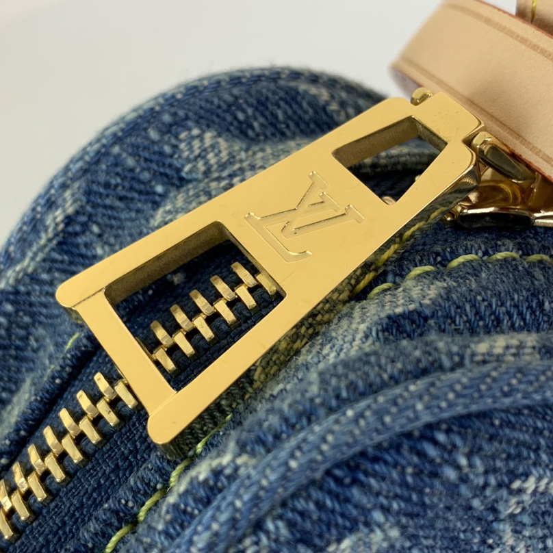 Louis Vuitton Croissant MM   M46856 - DopestKickz