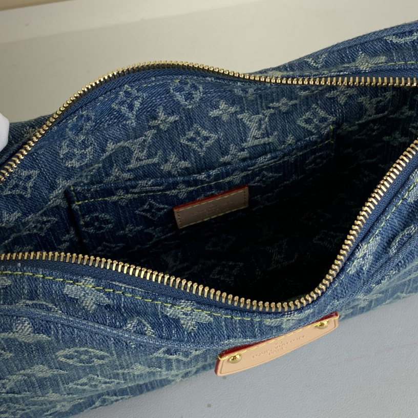 Louis Vuitton Croissant MM   M46856 - DopestKickz