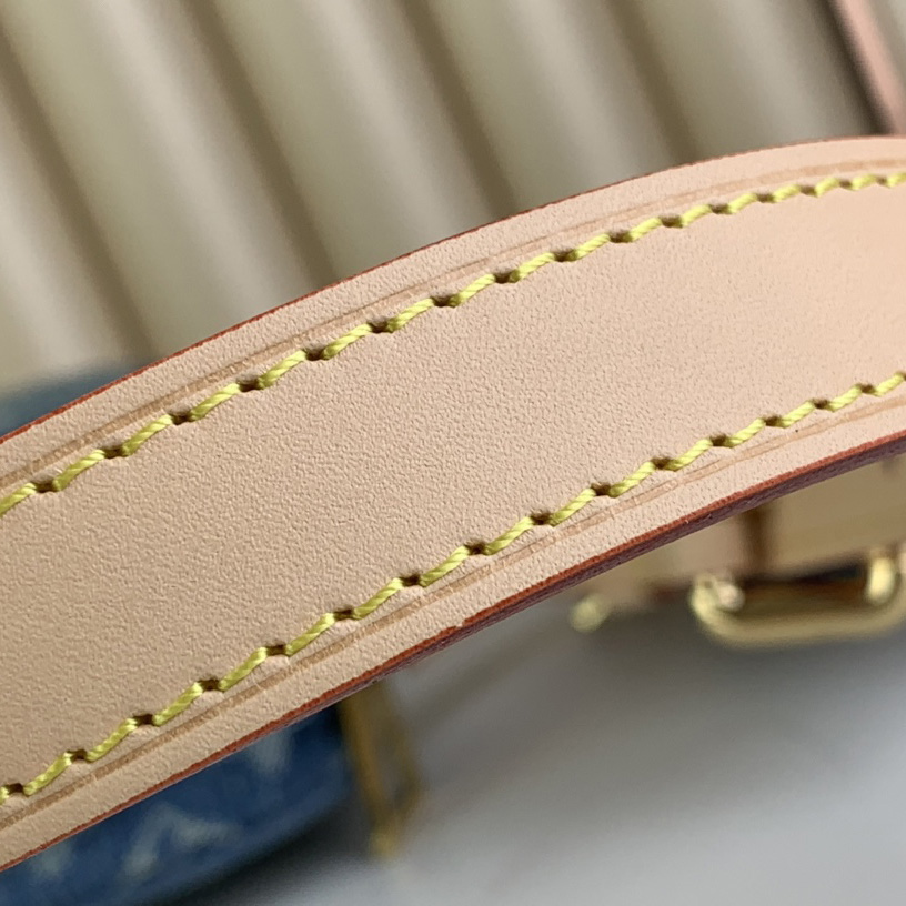 Louis Vuitton Croissant MM   M46856 - DopestKickz