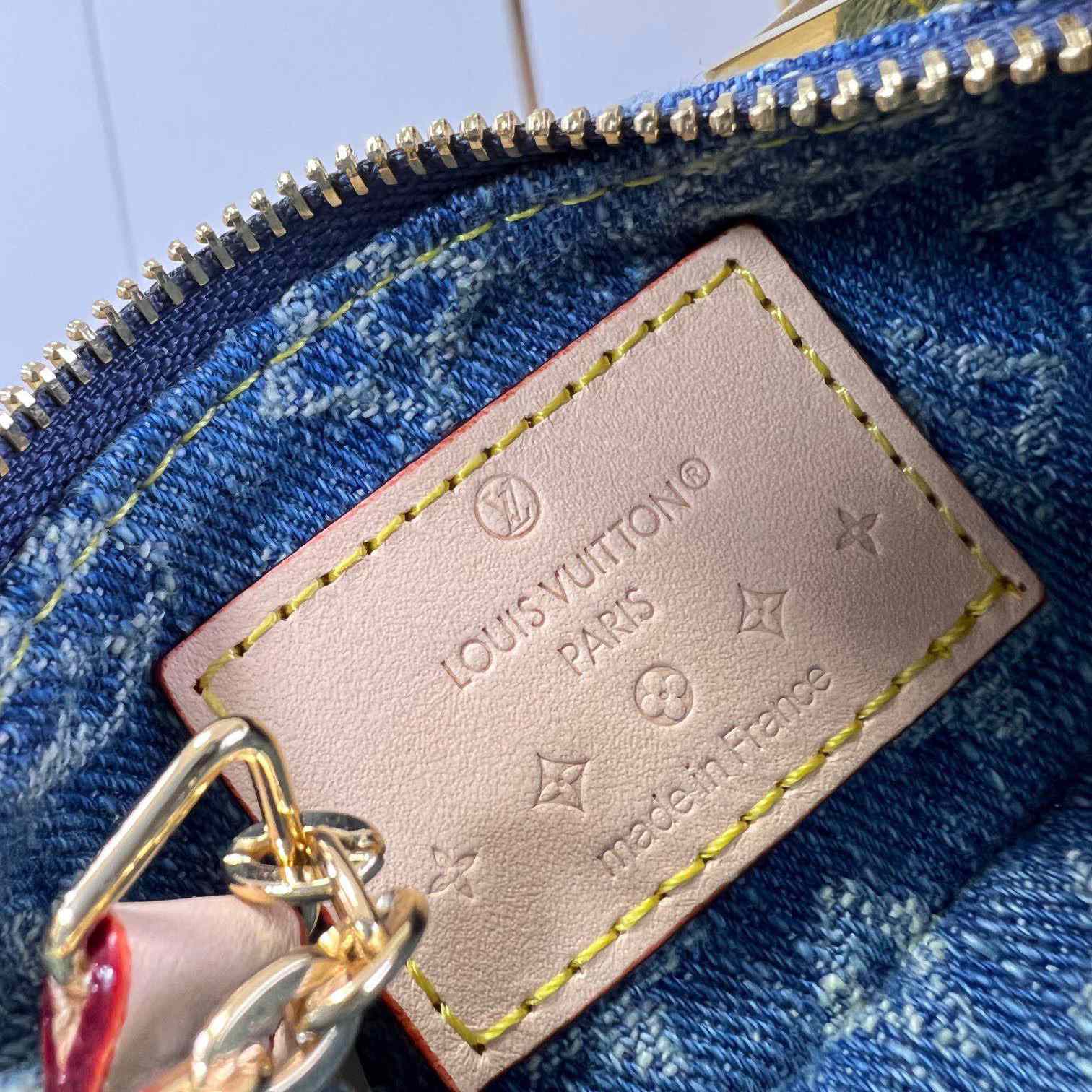 Louis Vuitton Key Pouch   M82961 - DopestKickz