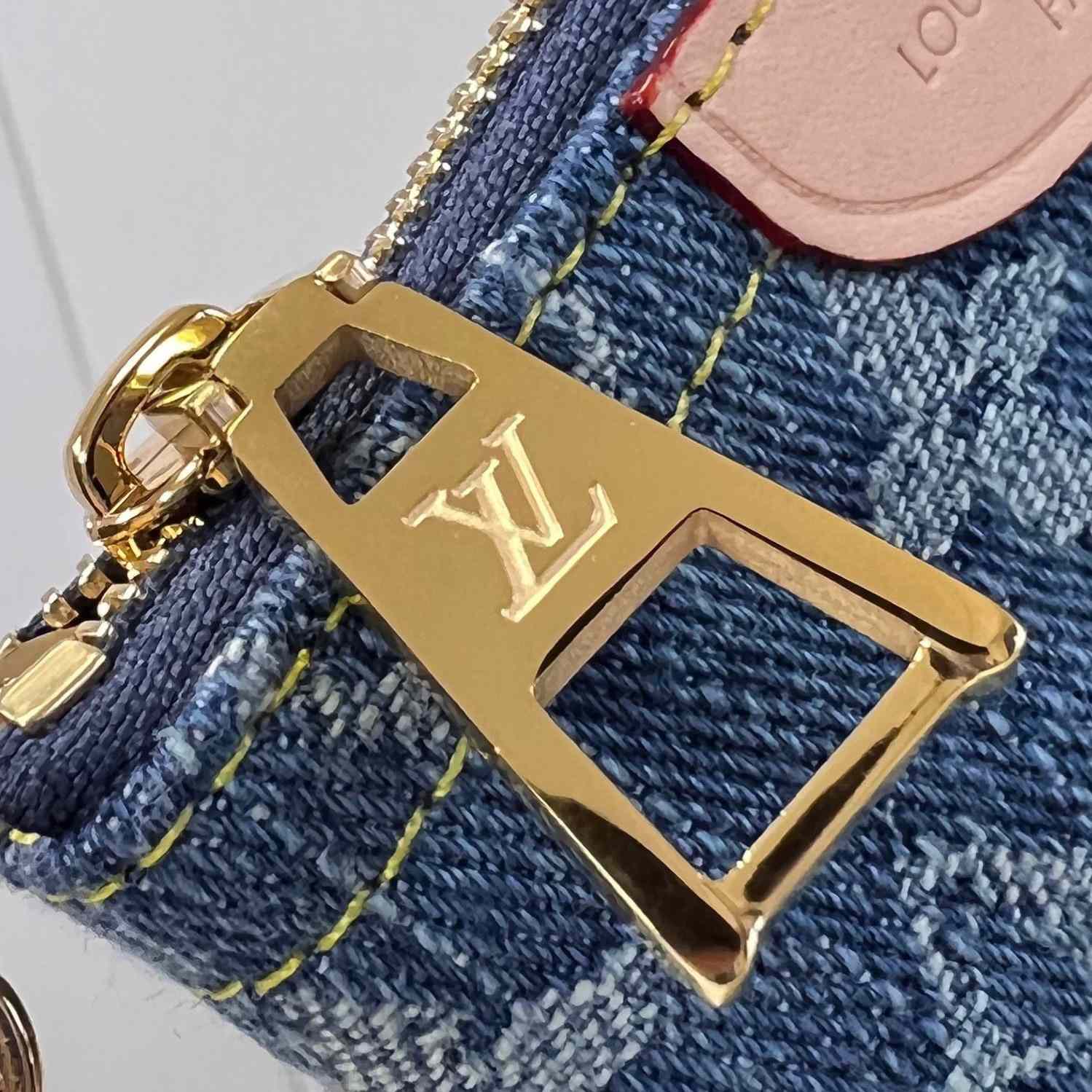 Louis Vuitton Key Pouch   M82961 - DopestKickz
