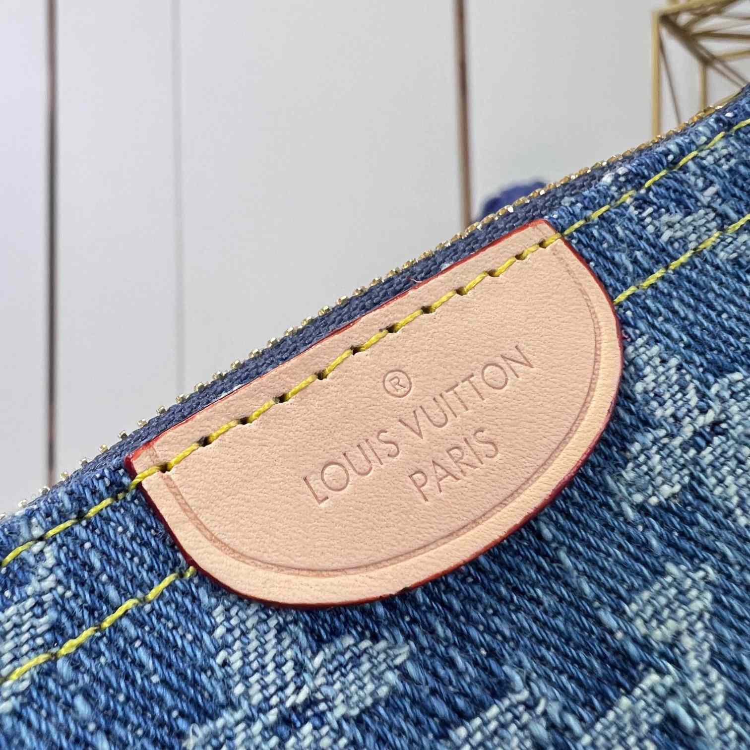 Louis Vuitton Key Pouch   M82961 - DopestKickz