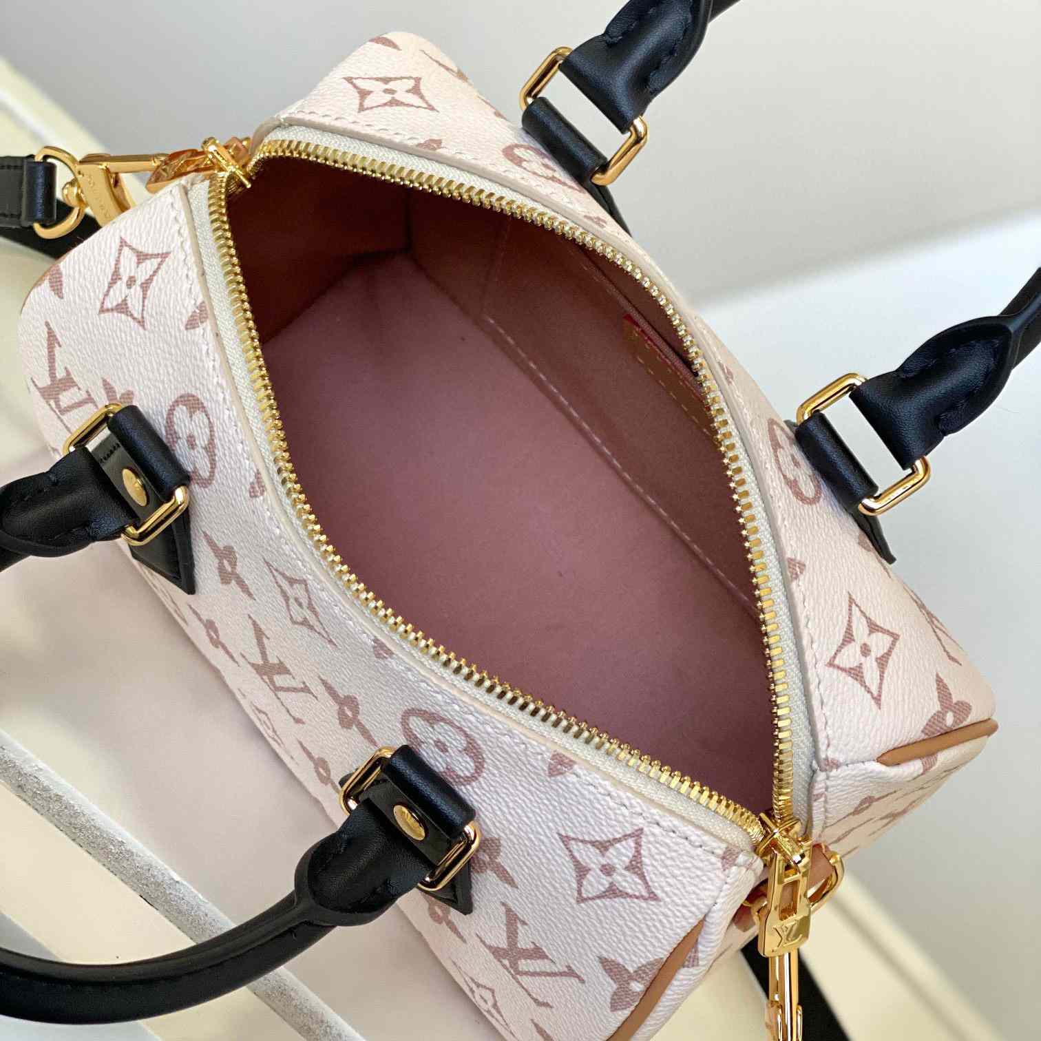 Louis Vuitton Speedy Bandouliere 20    M46906 - DopestKickz