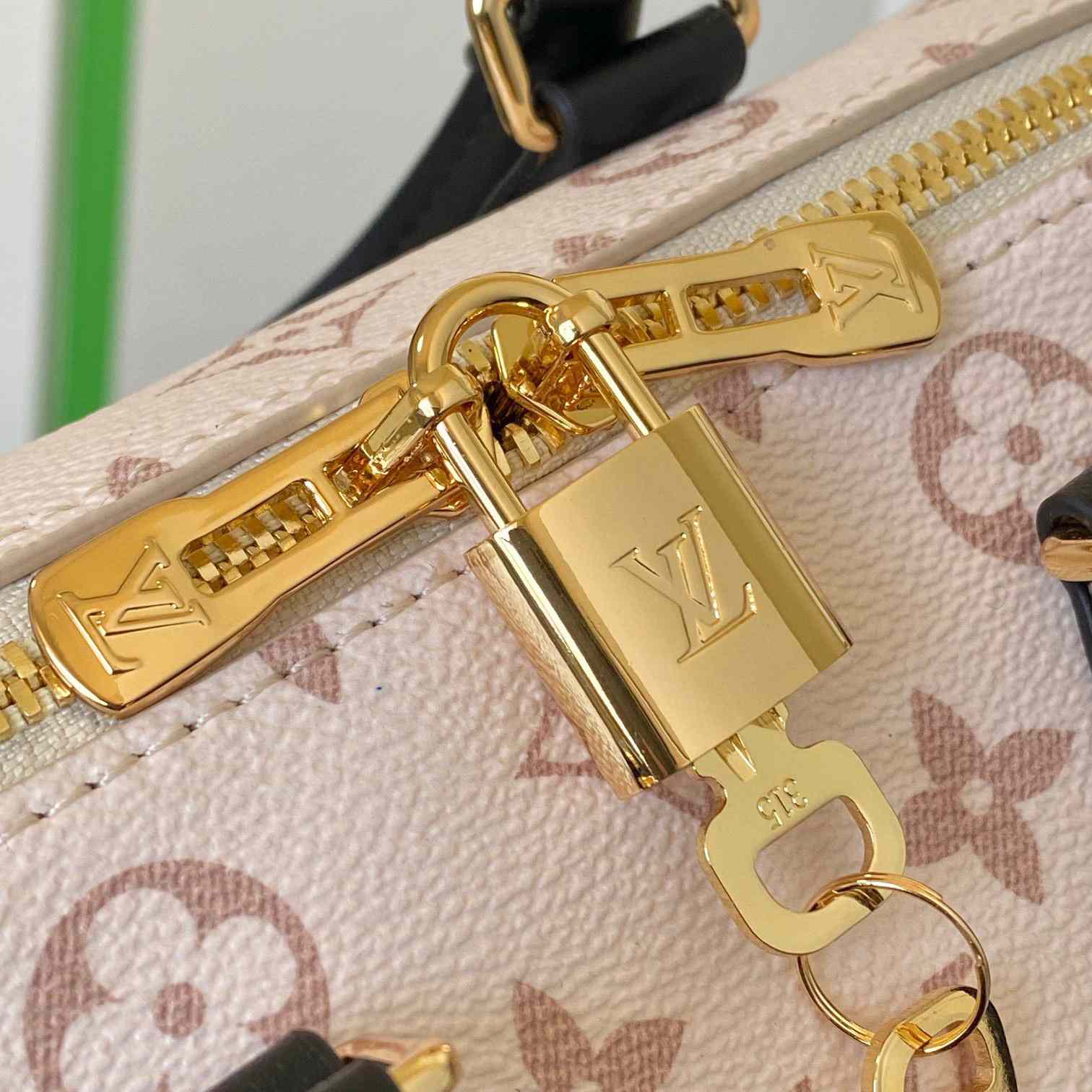 Louis Vuitton Speedy Bandouliere 20    M46906 - DopestKickz