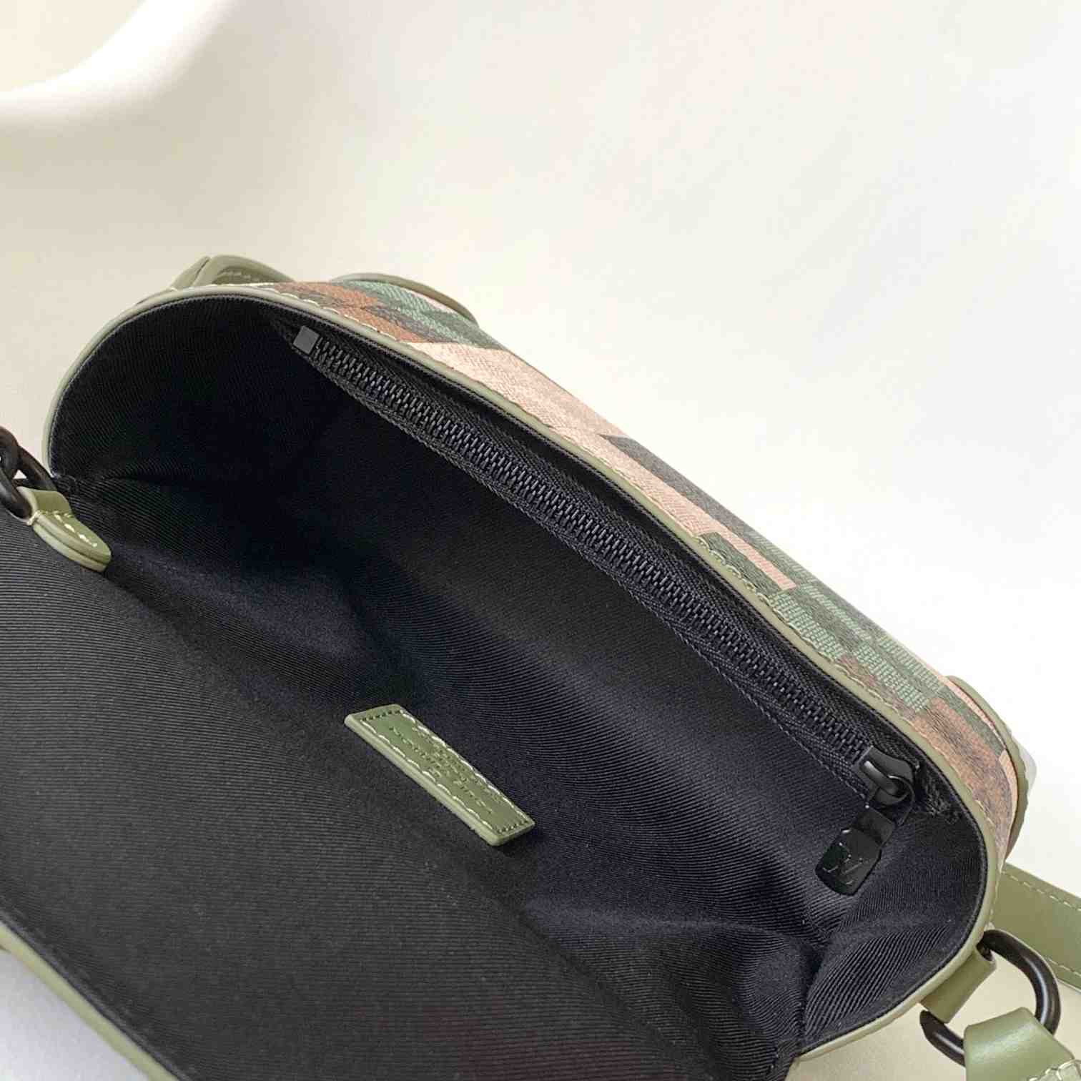 Louis Vuitton Steamer Wearable Wallet   M83172 - DopestKickz