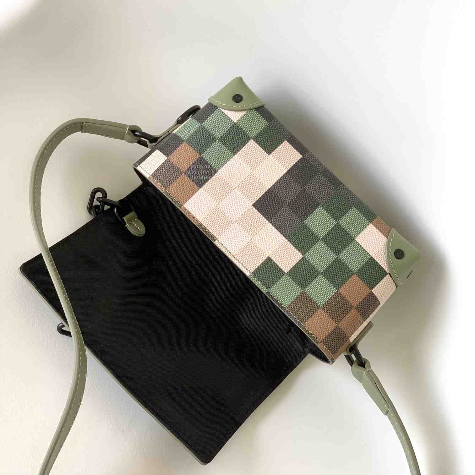 Louis Vuitton Steamer Wearable Wallet   M83172 - DopestKickz