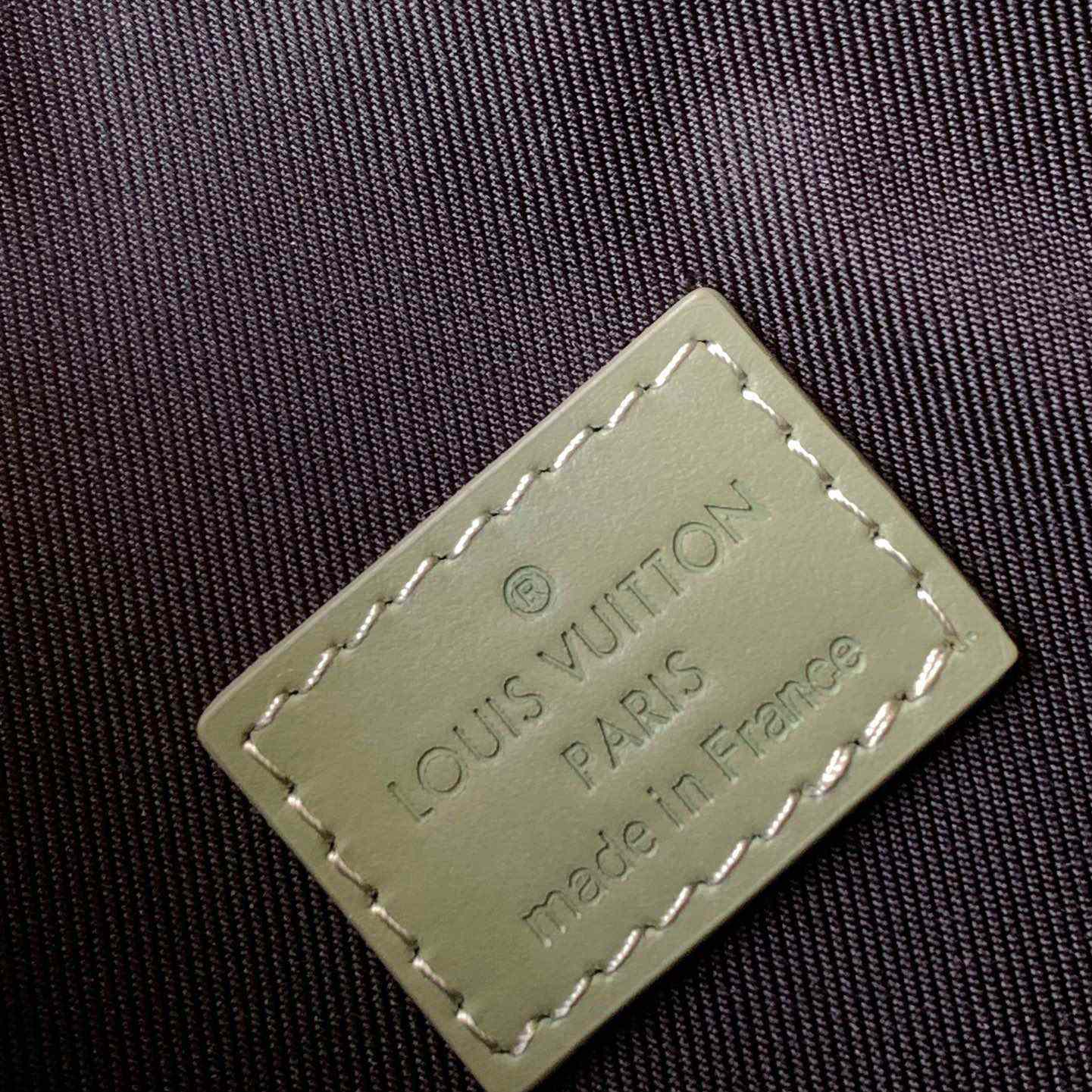 Louis Vuitton Steamer Wearable Wallet   M83172 - DopestKickz