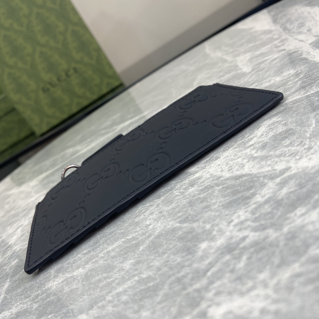 Gucci GG Rubber-effect Zip Card Case - DopestKickz