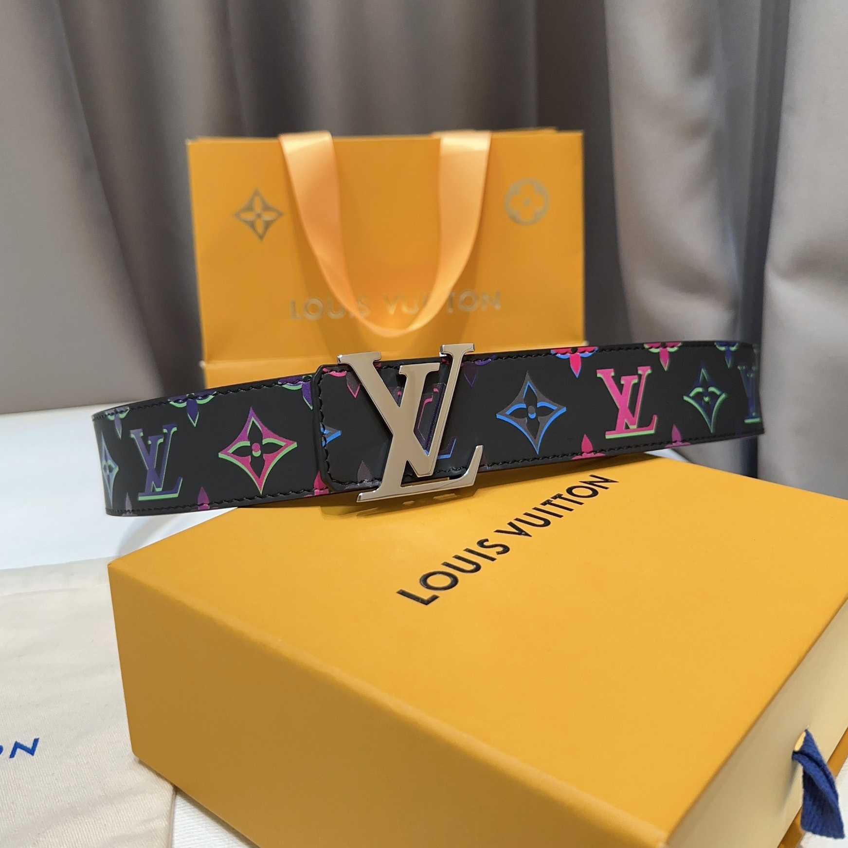 Louis Vuitton LV Light 40mm Reversible Belt - DopestKickz