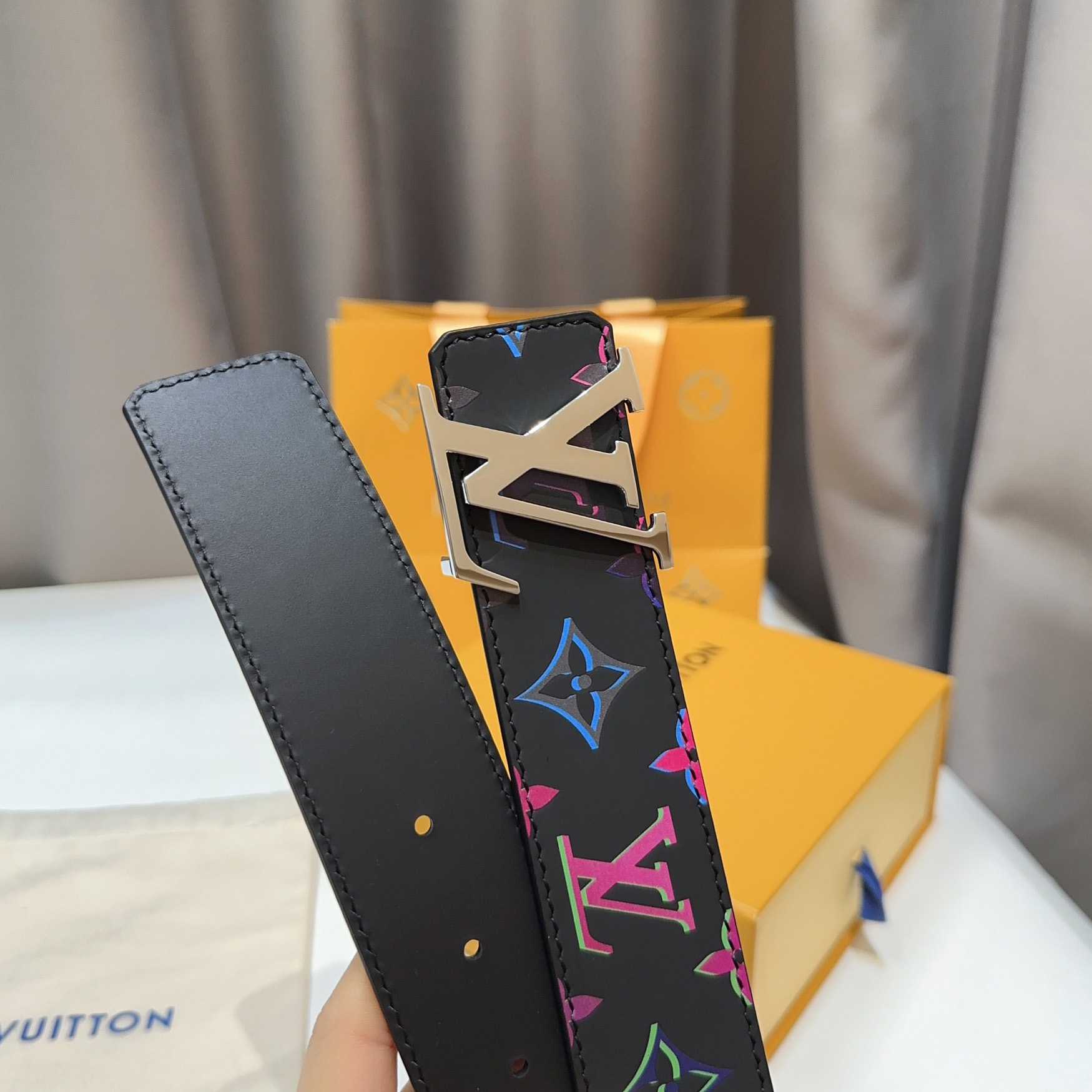 Louis Vuitton LV Light 40mm Reversible Belt - DopestKickz