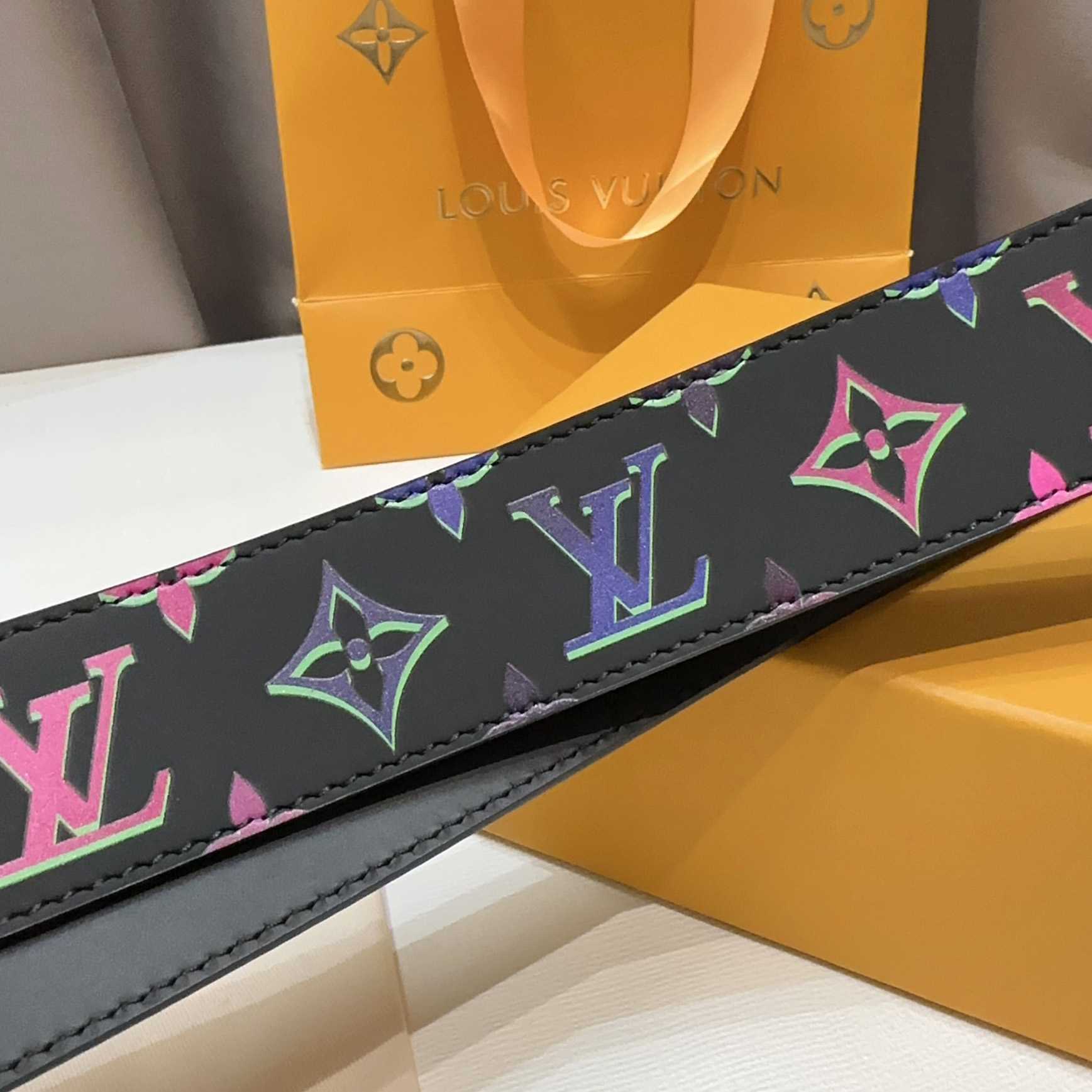 Louis Vuitton LV Light 40mm Reversible Belt - DopestKickz