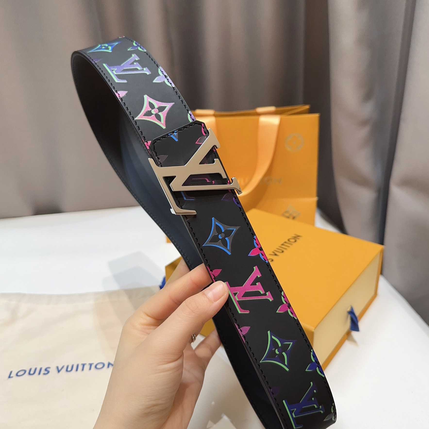 Louis Vuitton LV Light 40mm Reversible Belt - DopestKickz