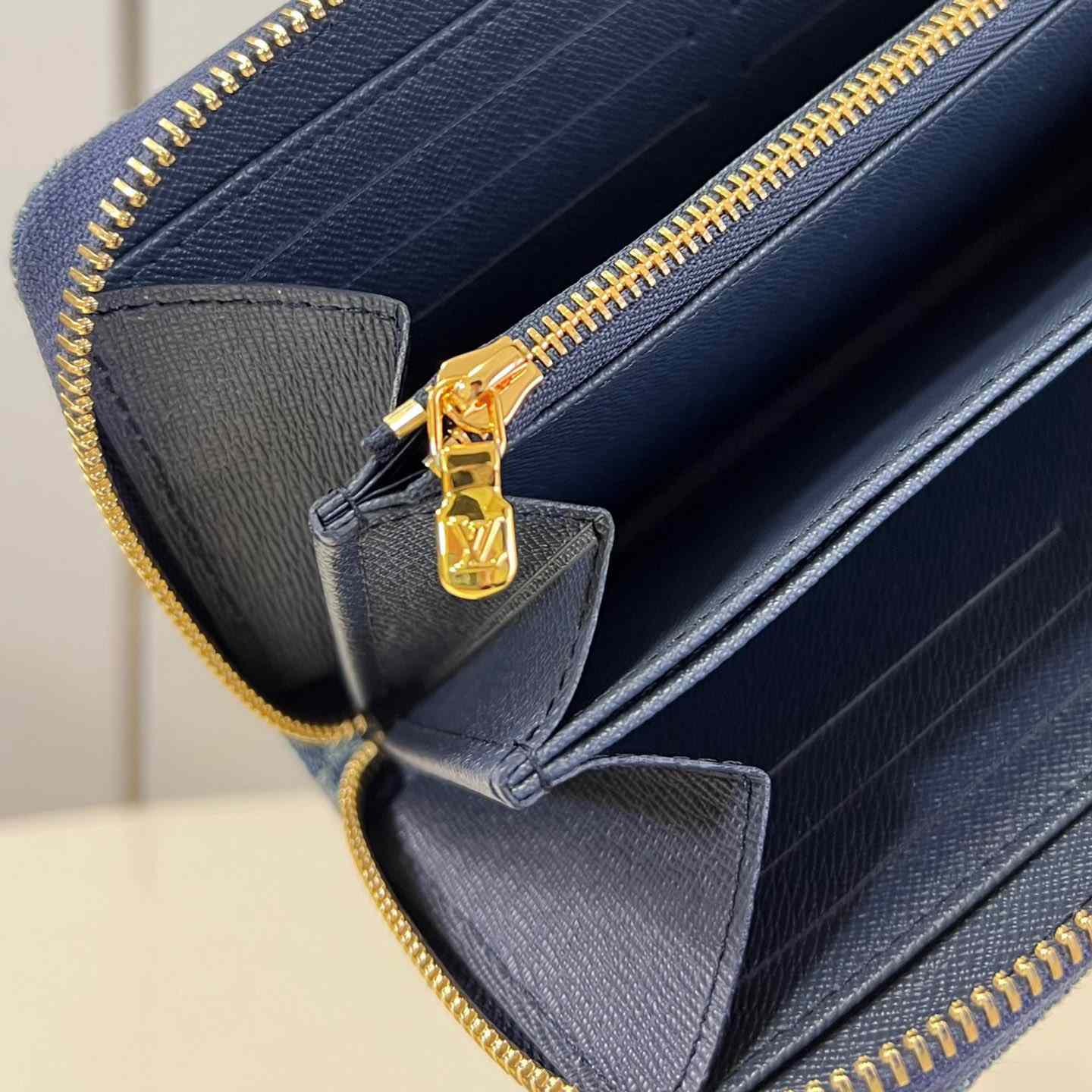 Louis Vuitton Zippy Wallet   M82958 - DopestKickz