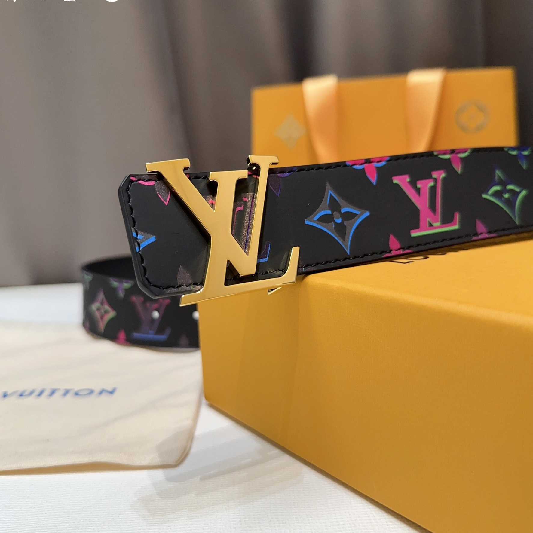 Louis Vuitton LV Light 40mm Reversible Belt - DopestKickz