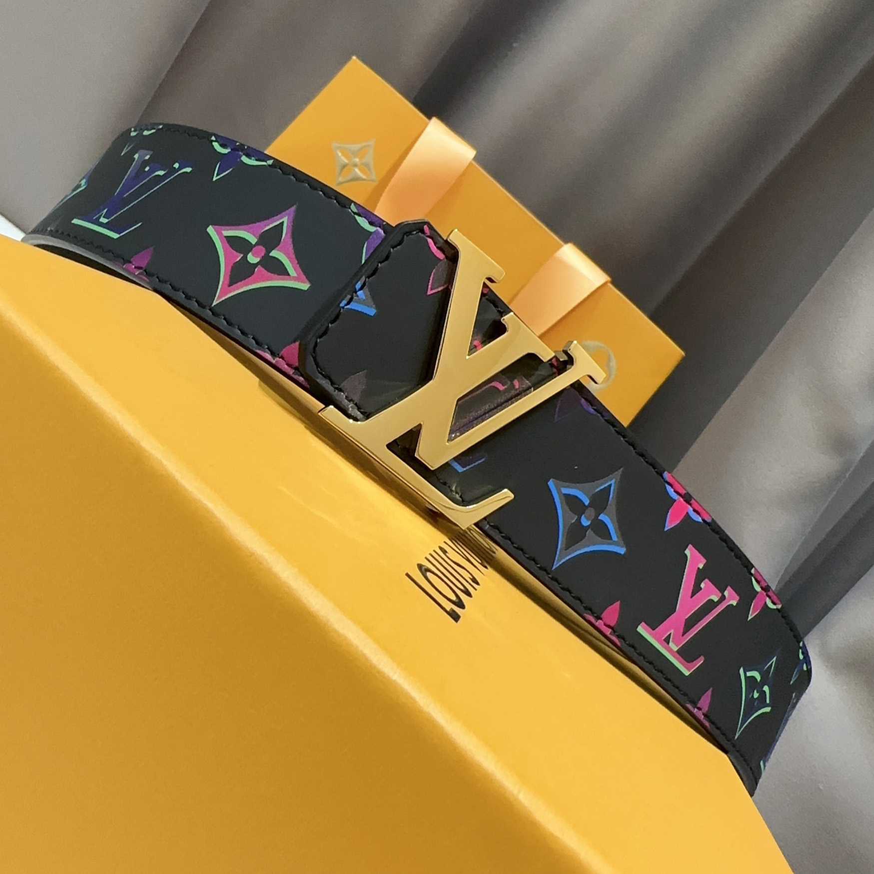 Louis Vuitton LV Light 40mm Reversible Belt - DopestKickz