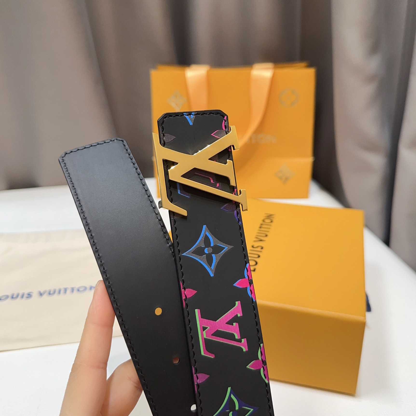 Louis Vuitton LV Light 40mm Reversible Belt - DopestKickz