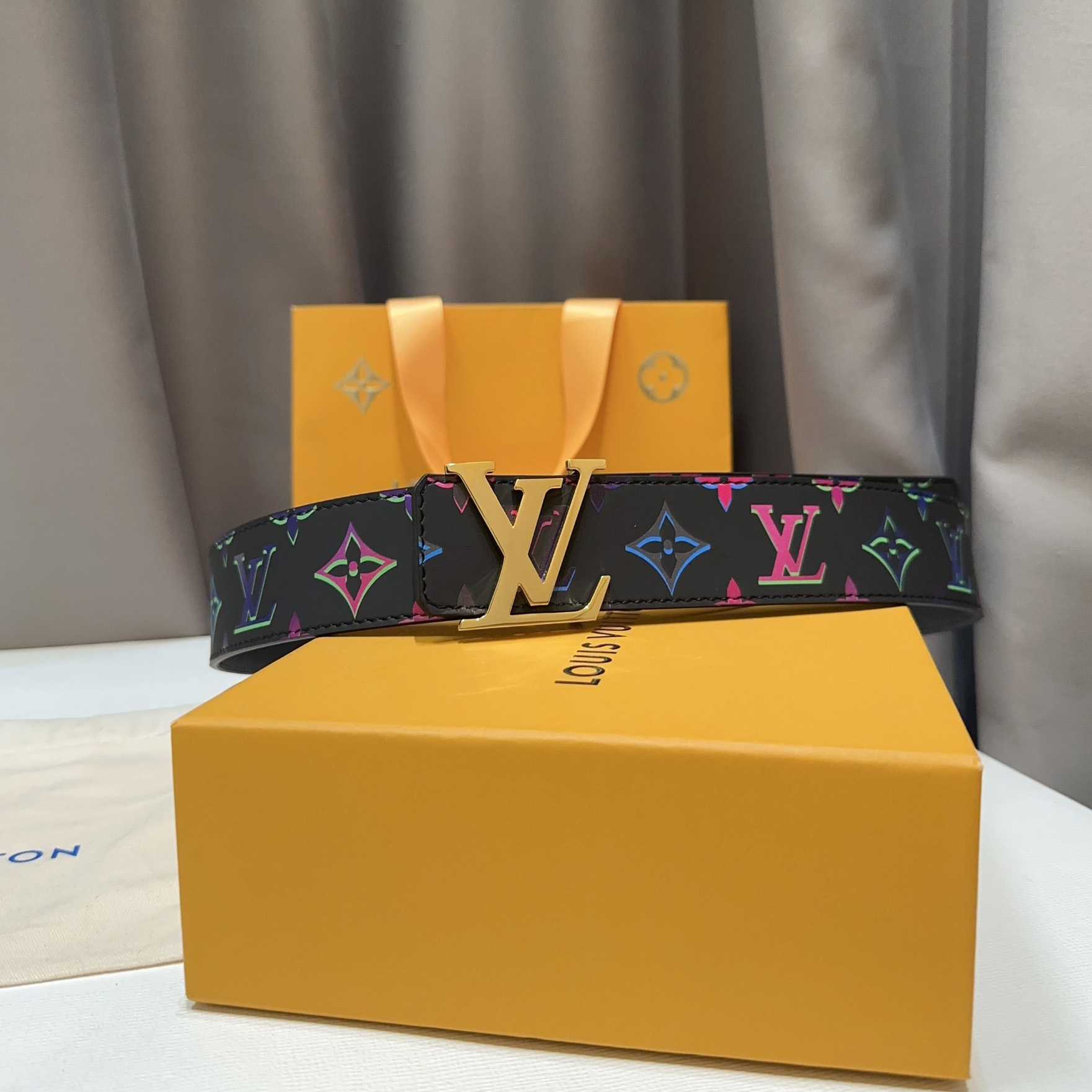 Louis Vuitton LV Light 40mm Reversible Belt - DopestKickz