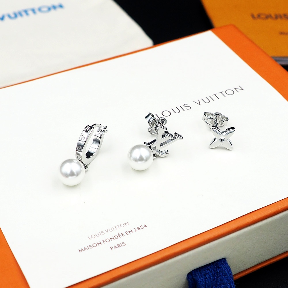 Louis Vuitton Monogram Pearls Earrings - DopestKickz