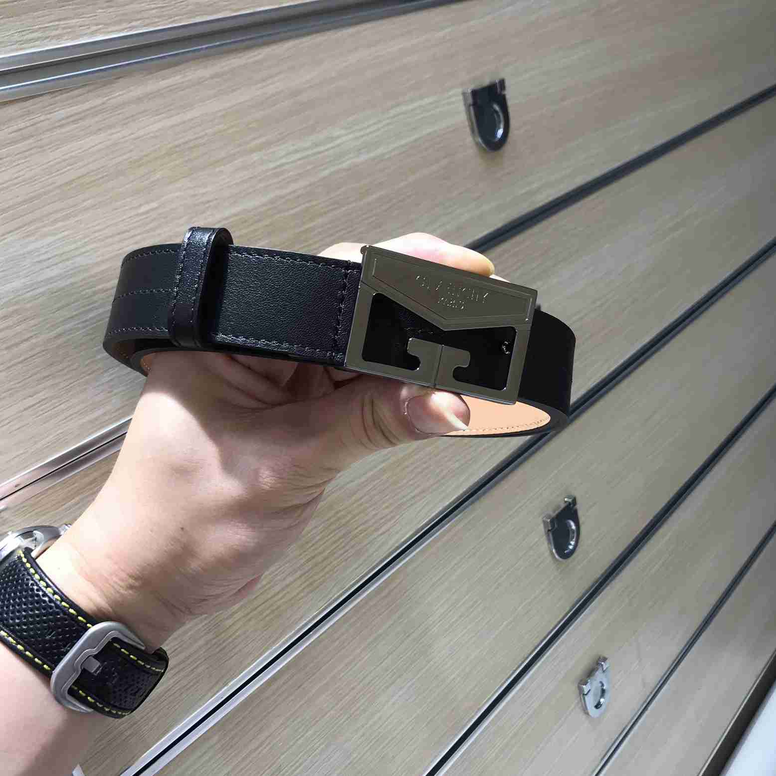 Givenchy  Leather Belt      30mm - DopestKickz