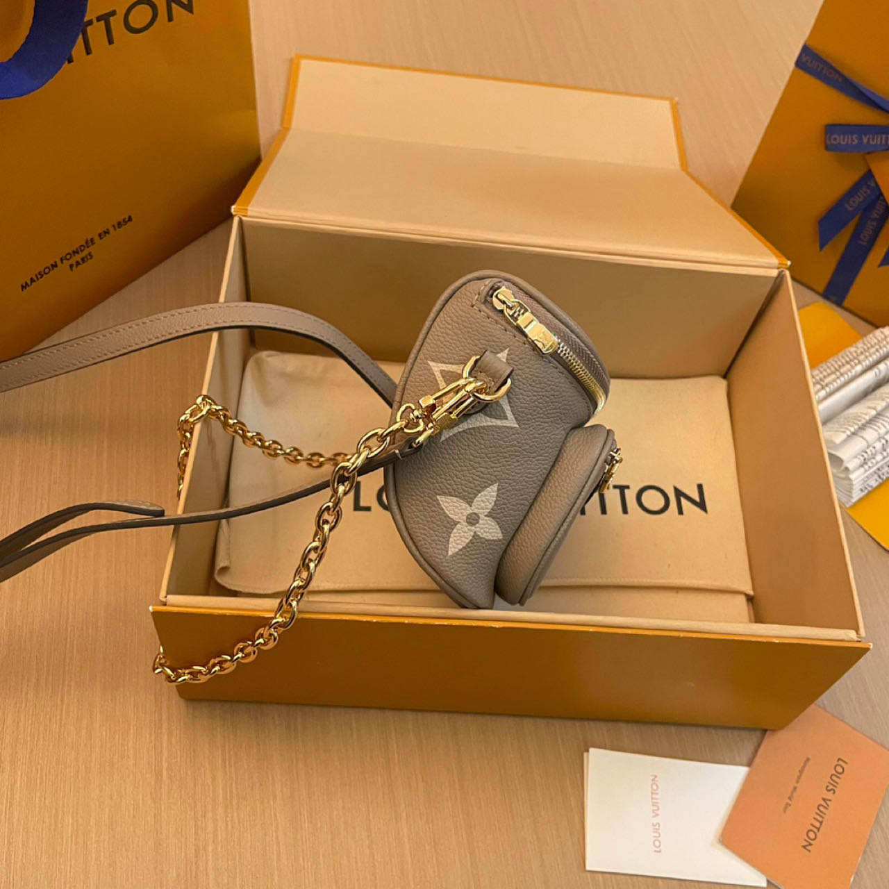 Louis Vuitton Mini Bumbag   M83219 - DopestKickz