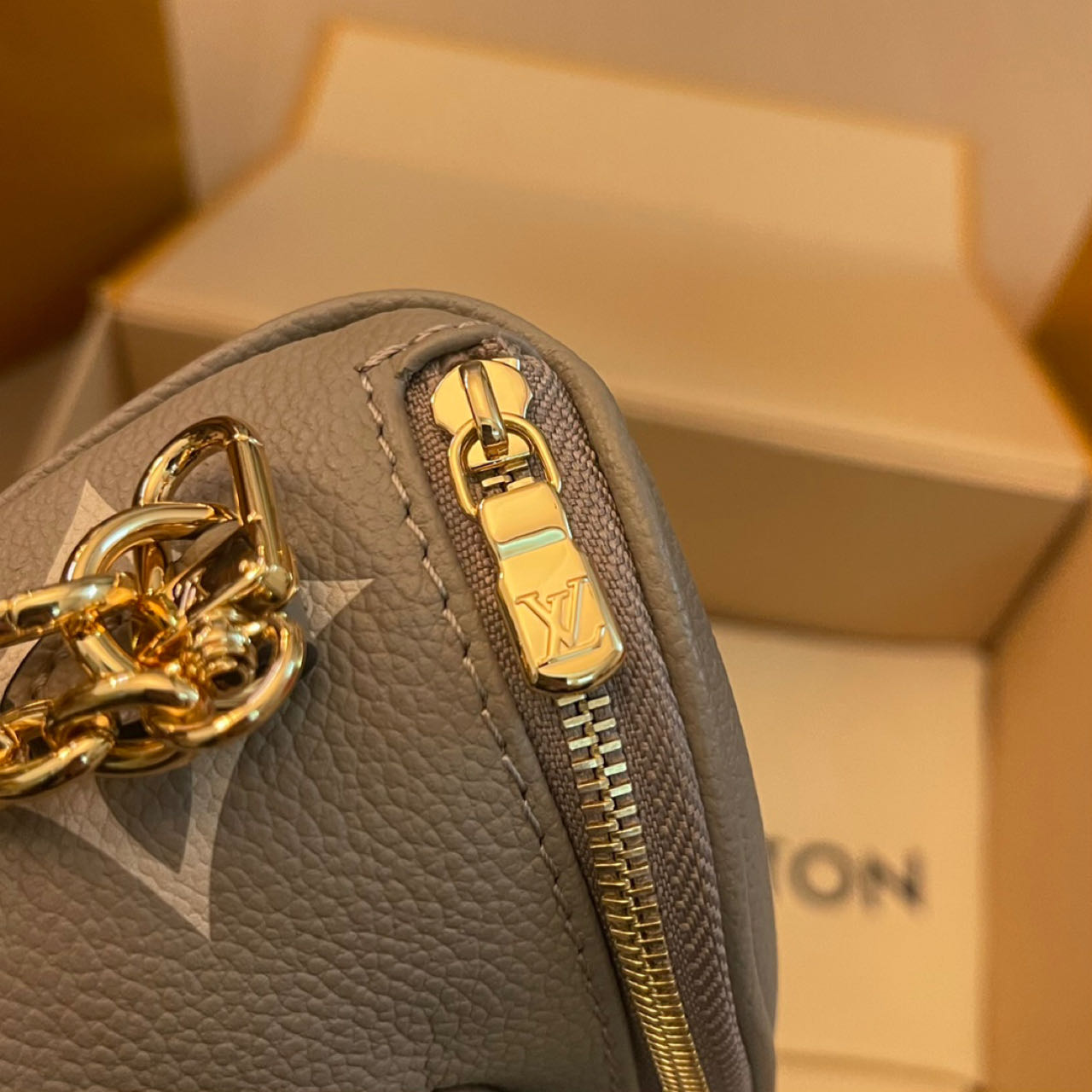 Louis Vuitton Mini Bumbag   M83219 - DopestKickz