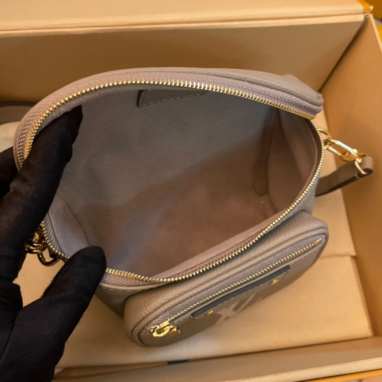 Louis Vuitton Mini Bumbag   M83219 - DopestKickz