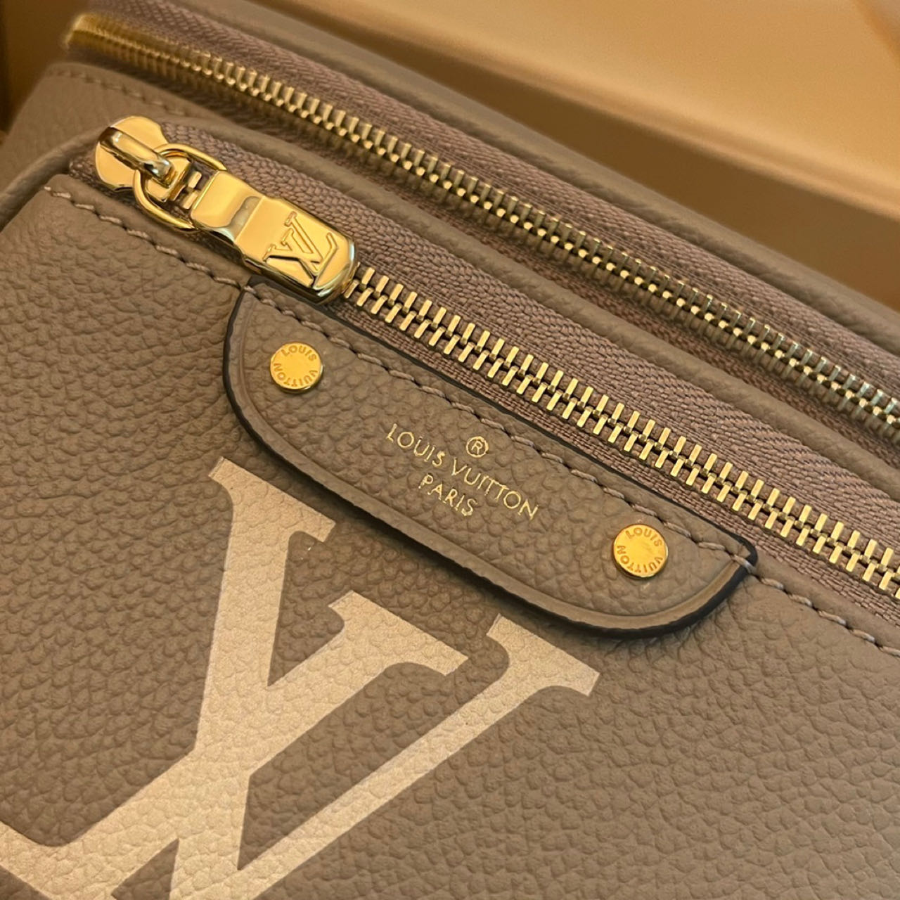 Louis Vuitton Mini Bumbag   M83219 - DopestKickz