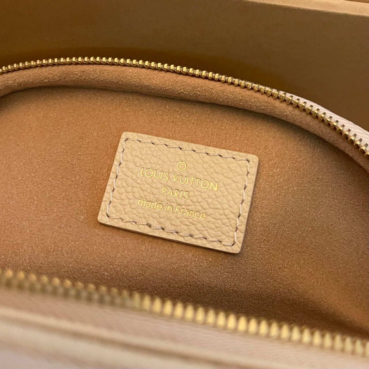 Louis Vuitton Mini Bumbag   M83275 - DopestKickz