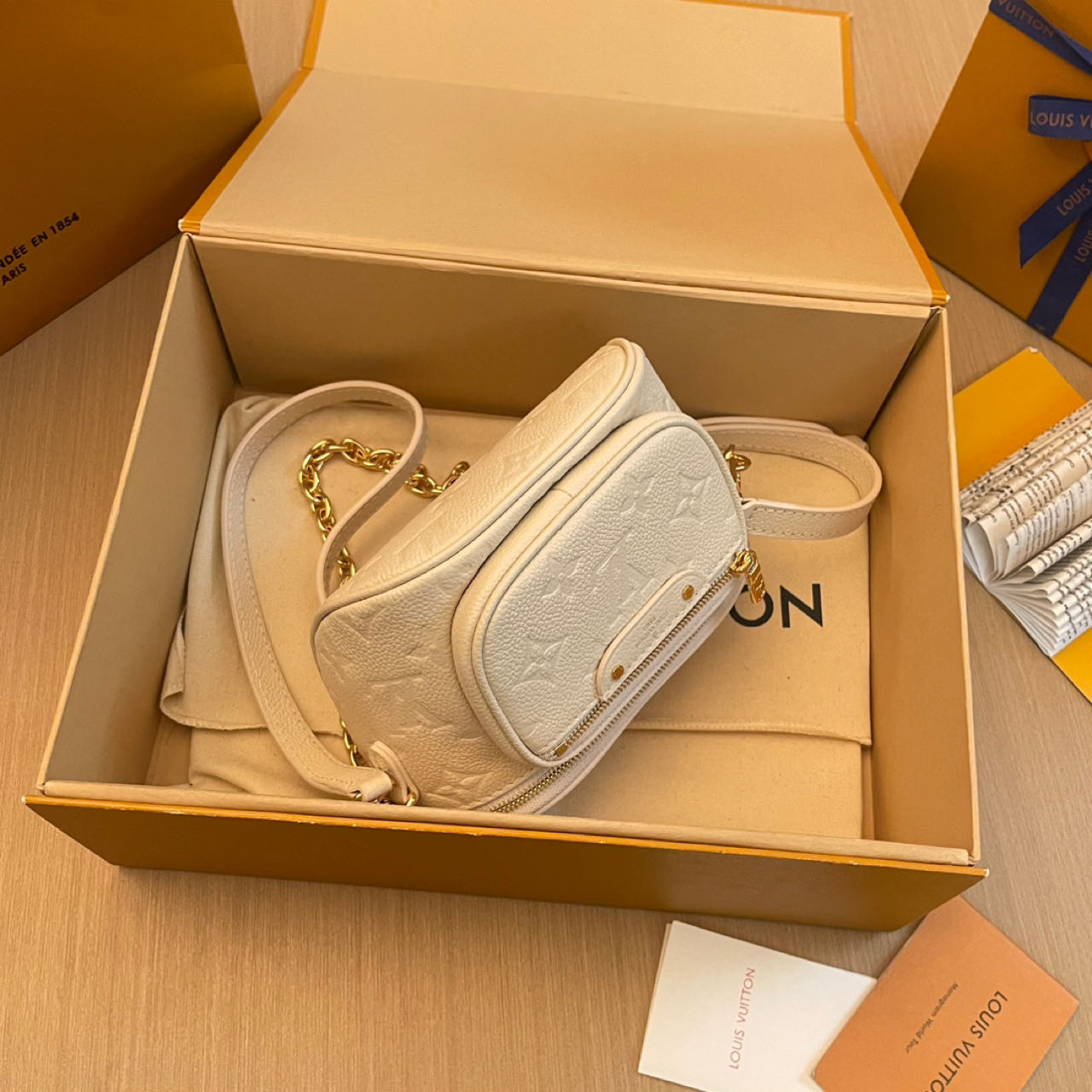 Louis Vuitton Mini Bumbag   M83275 - DopestKickz