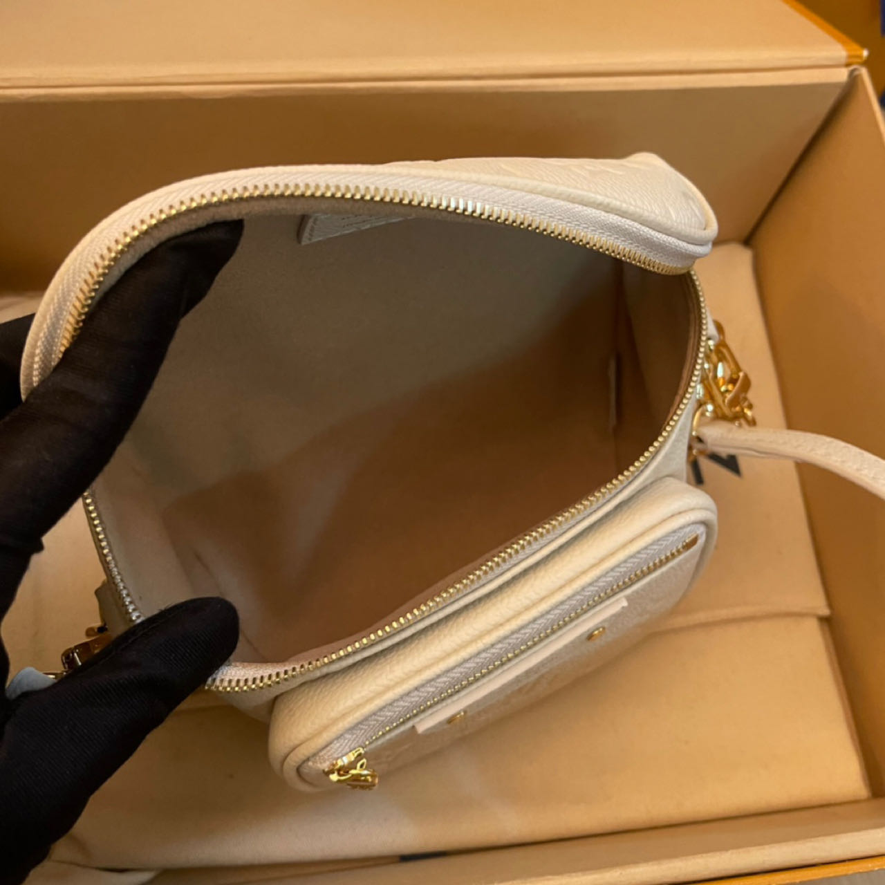 Louis Vuitton Mini Bumbag   M83275 - DopestKickz