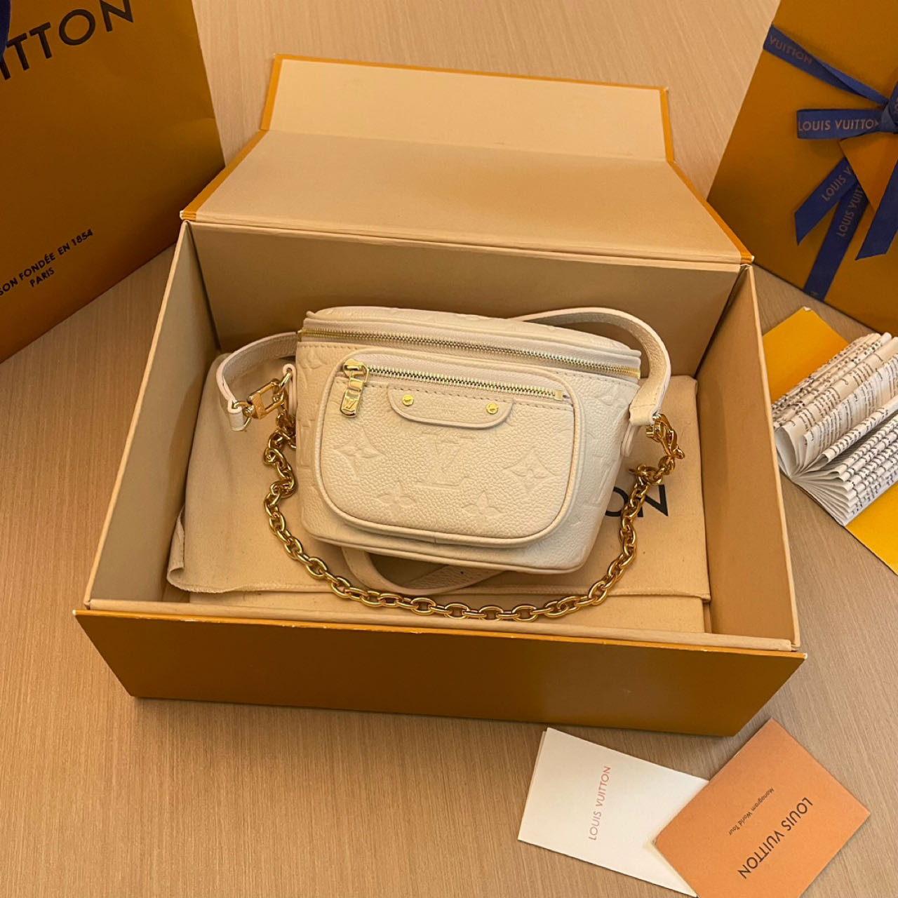 Louis Vuitton Mini Bumbag   M83275 - DopestKickz