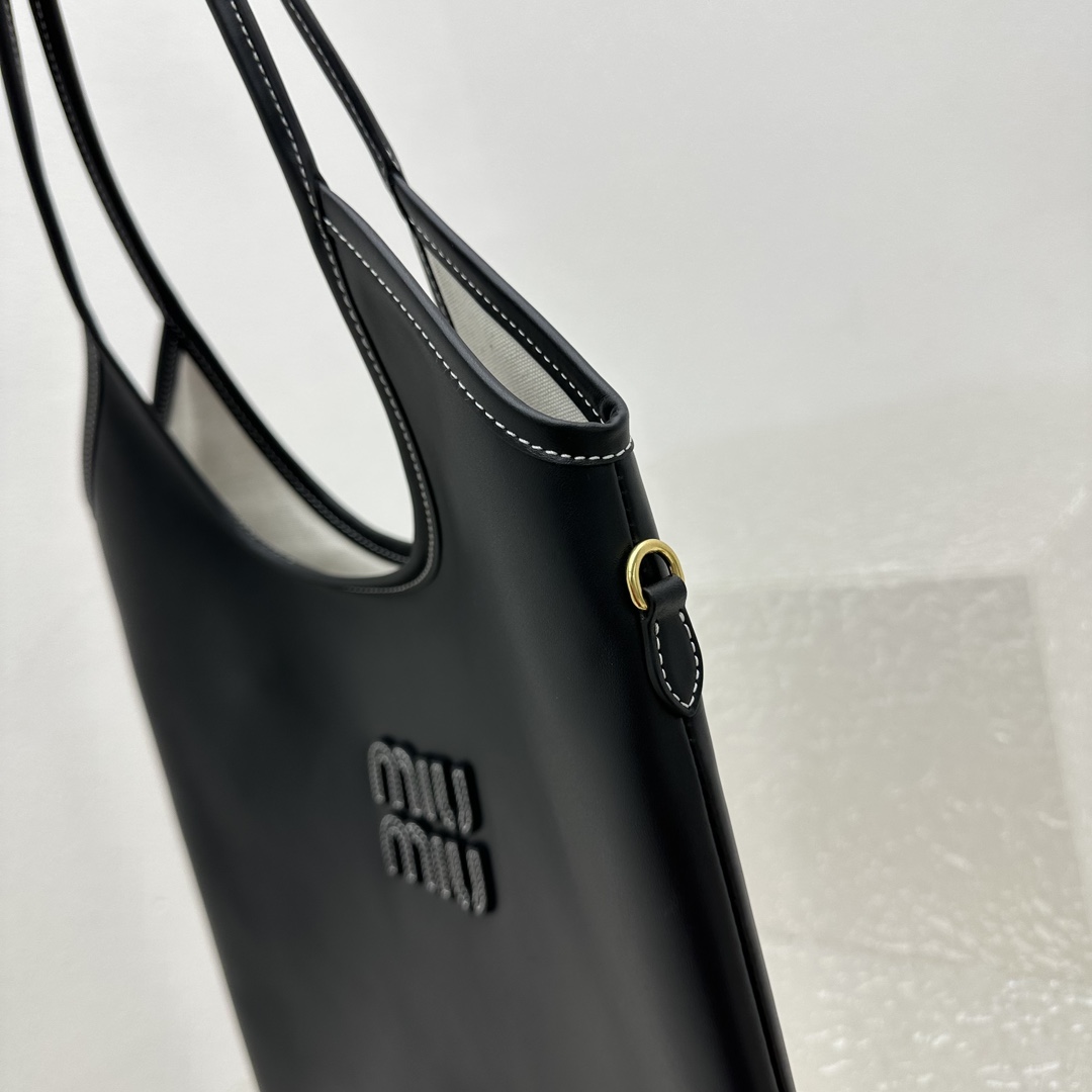 Miu Miu IVY Leather Bag - DopestKickz