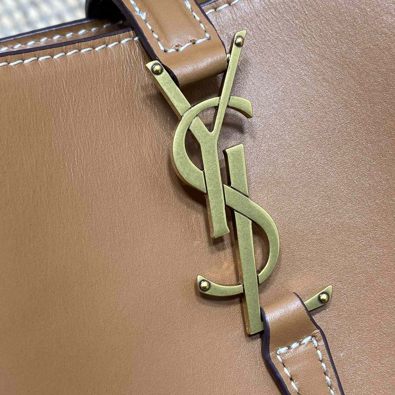 Saint Laurent Le 37 Small In Shiny Leather - DopestKickz