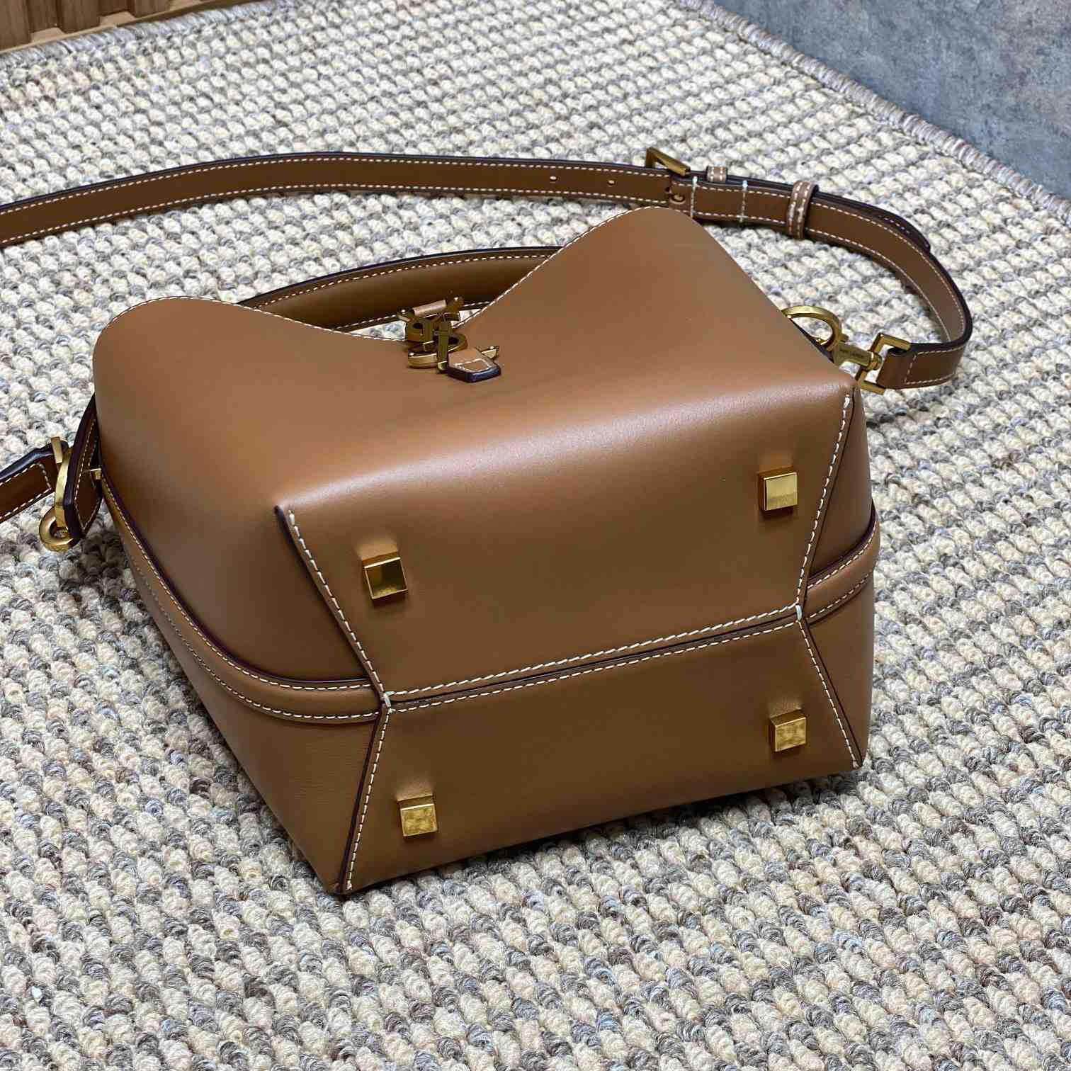 Saint Laurent Le 37 Small In Shiny Leather - DopestKickz