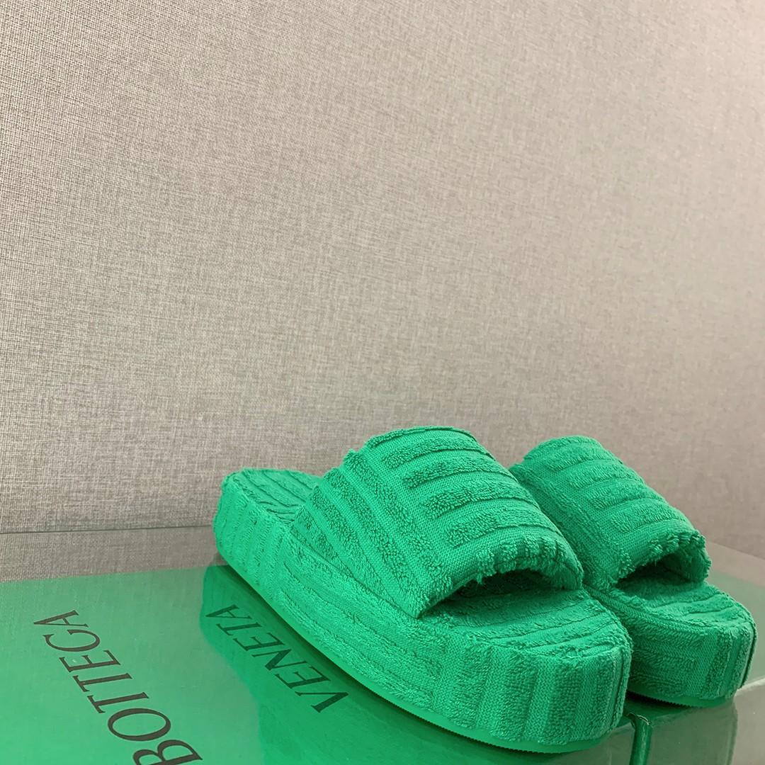 Bottega Veneta Resort Sponge Slippers - DopestKickz
