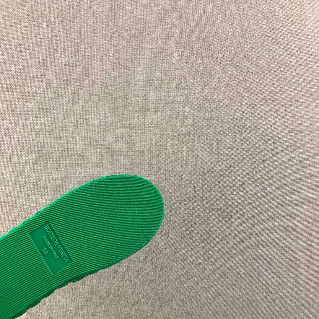 Bottega Veneta Resort Sponge Slippers - DopestKickz