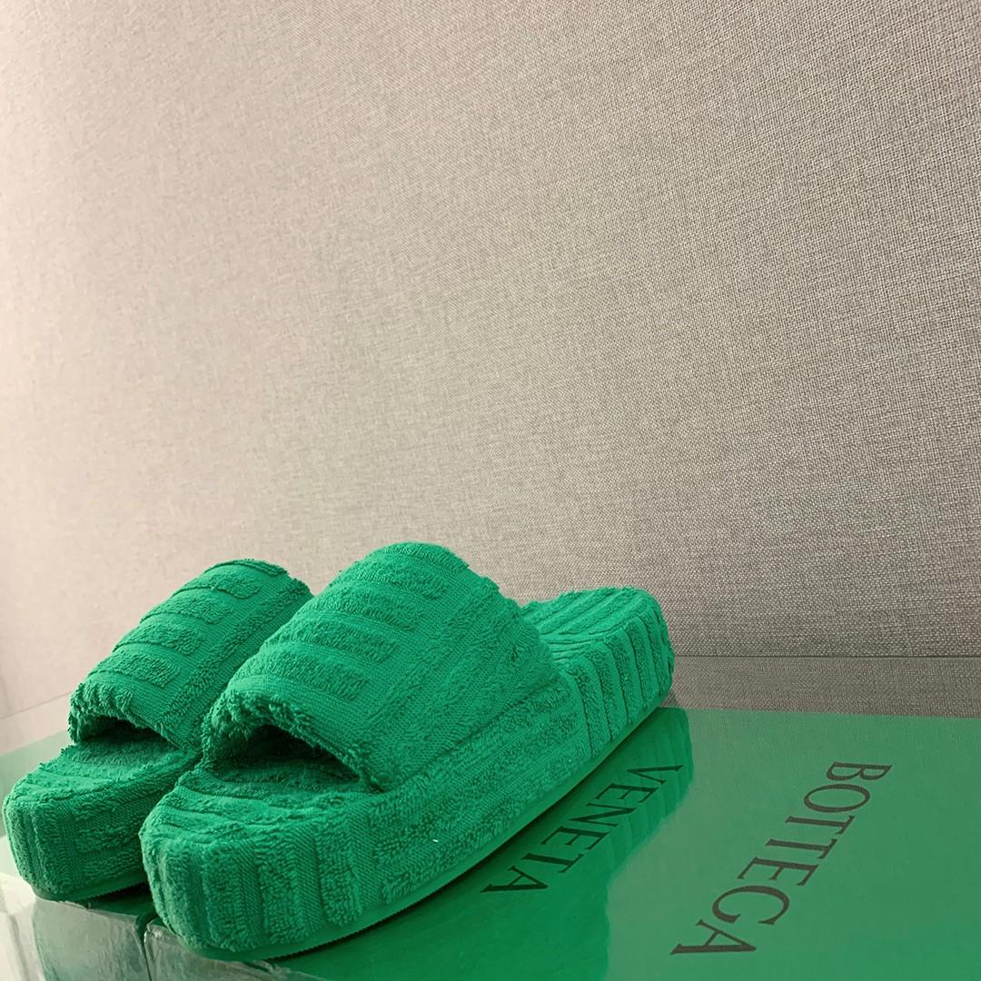 Bottega Veneta Resort Sponge Slippers - DopestKickz