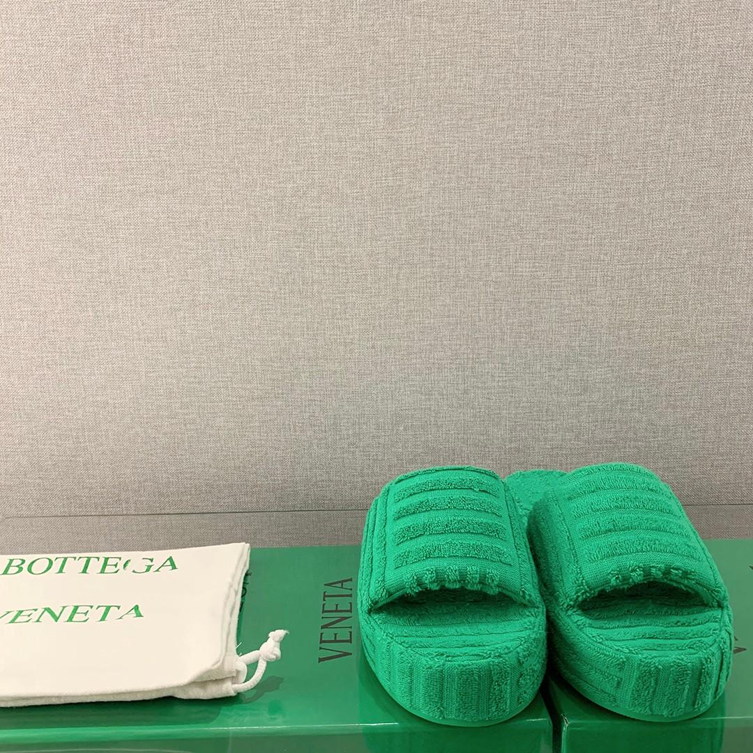 Bottega Veneta Resort Sponge Slippers - DopestKickz