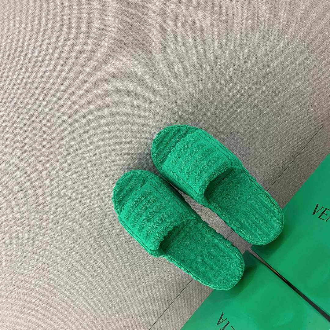 Bottega Veneta Resort Sponge Slippers - DopestKickz