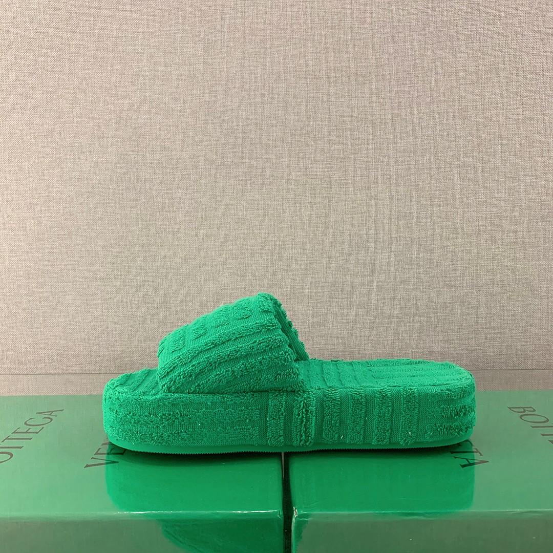 Bottega Veneta Resort Sponge Slippers - DopestKickz