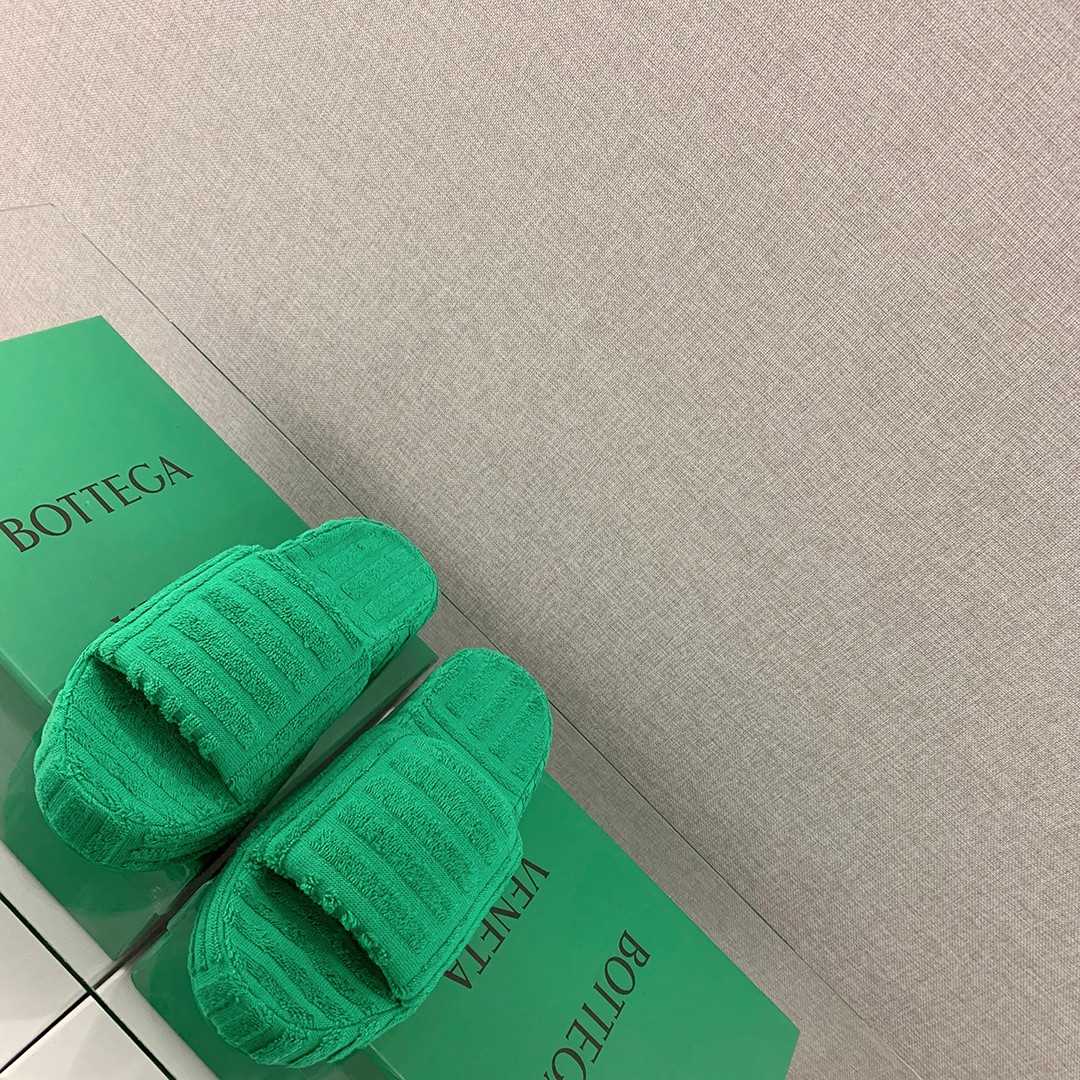 Bottega Veneta Resort Sponge Slippers - DopestKickz