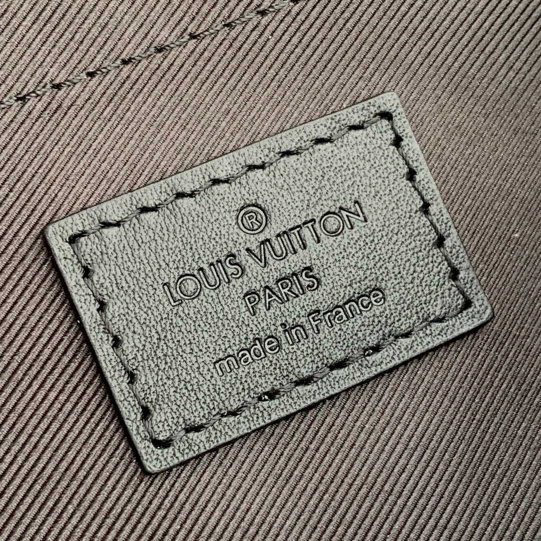 Louis Vuitton S Lock Messenger    M45806 - DopestKickz