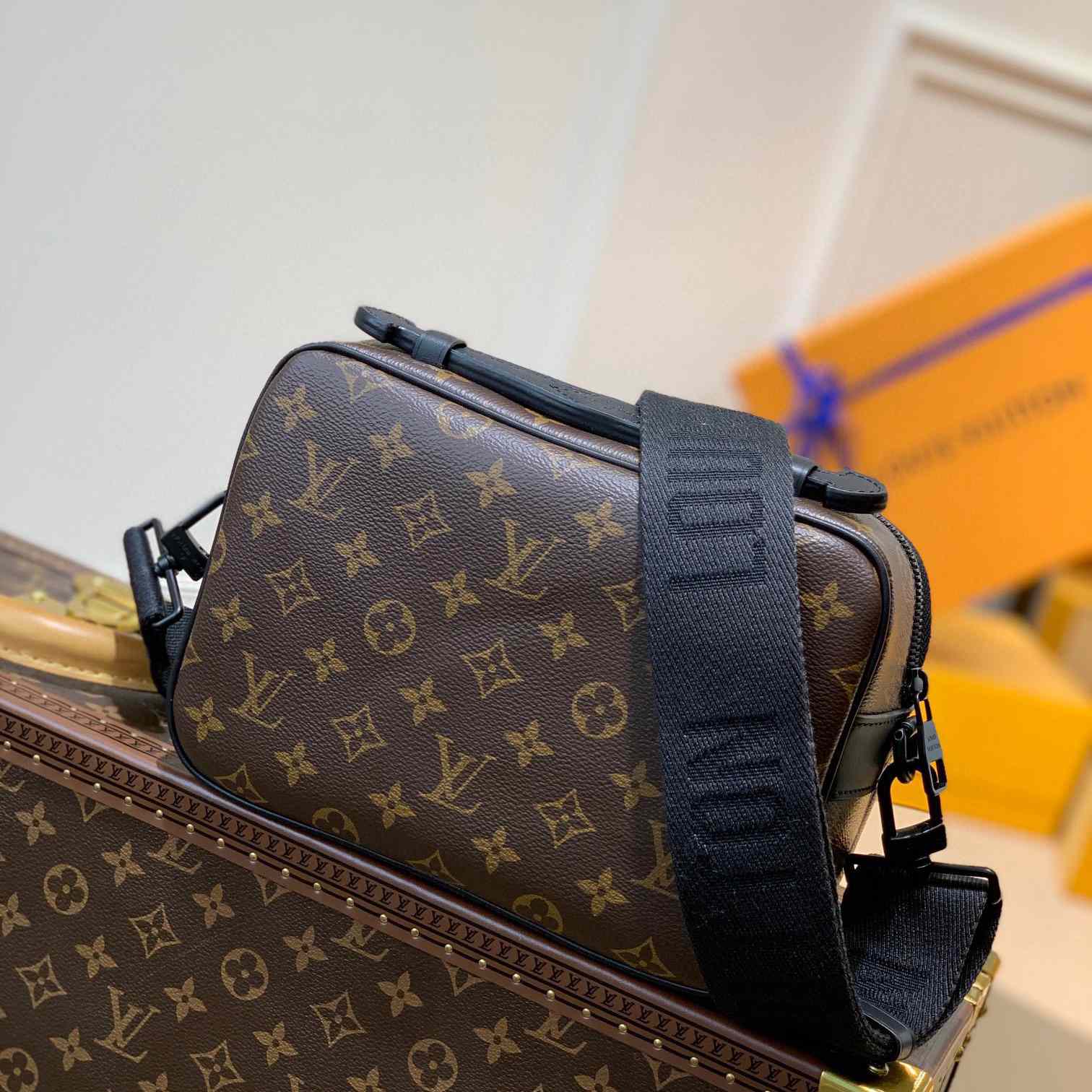 Louis Vuitton S Lock Messenger    M45806 - DopestKickz