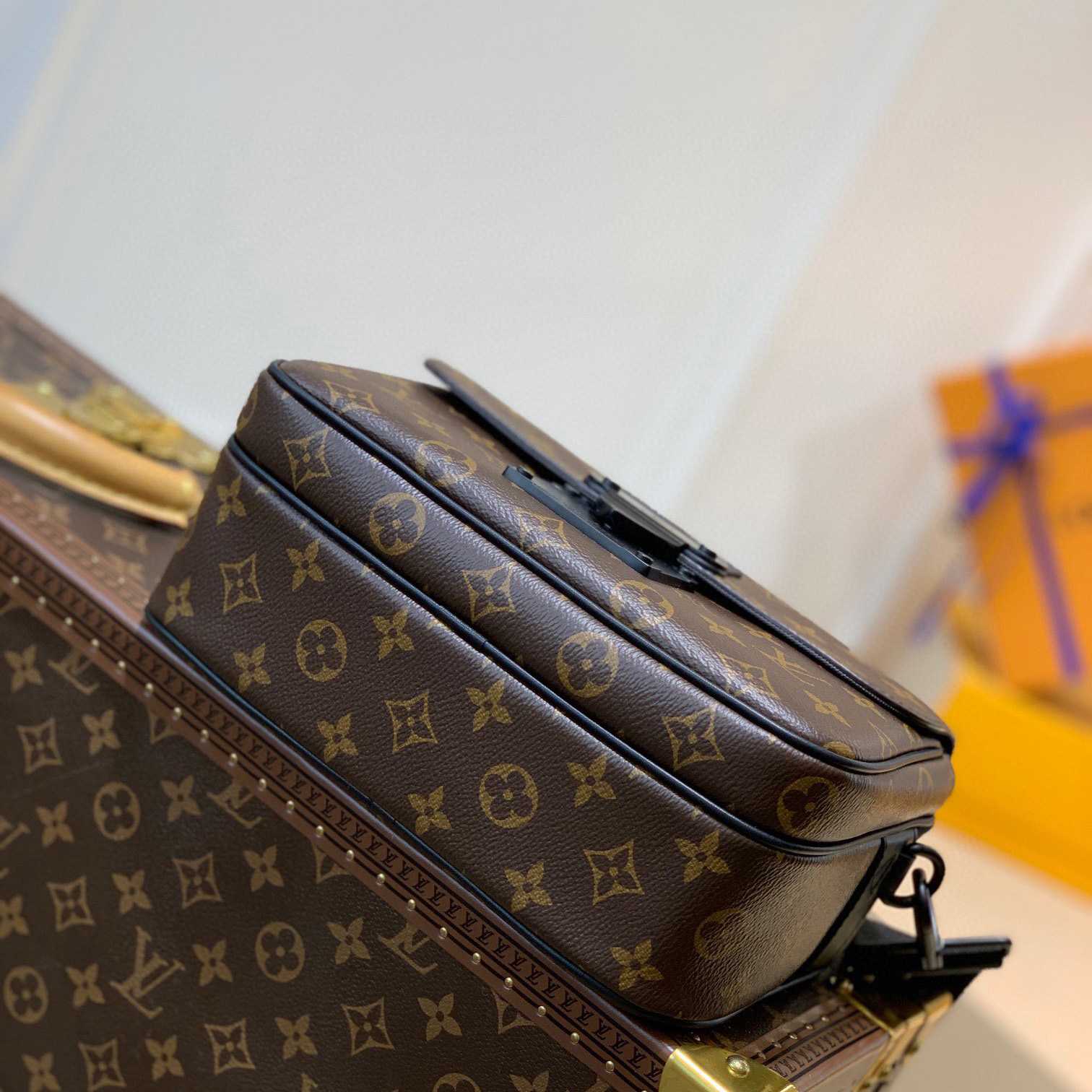Louis Vuitton S Lock Messenger    M45806 - DopestKickz